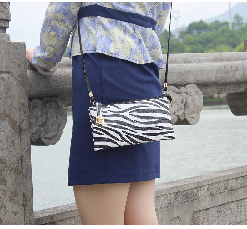 お財布ポシェット ショルダーバッグ クラッチバッグ ゼブラ柄 レディース レディースの海外トレンドファッション通販サイト Kahana