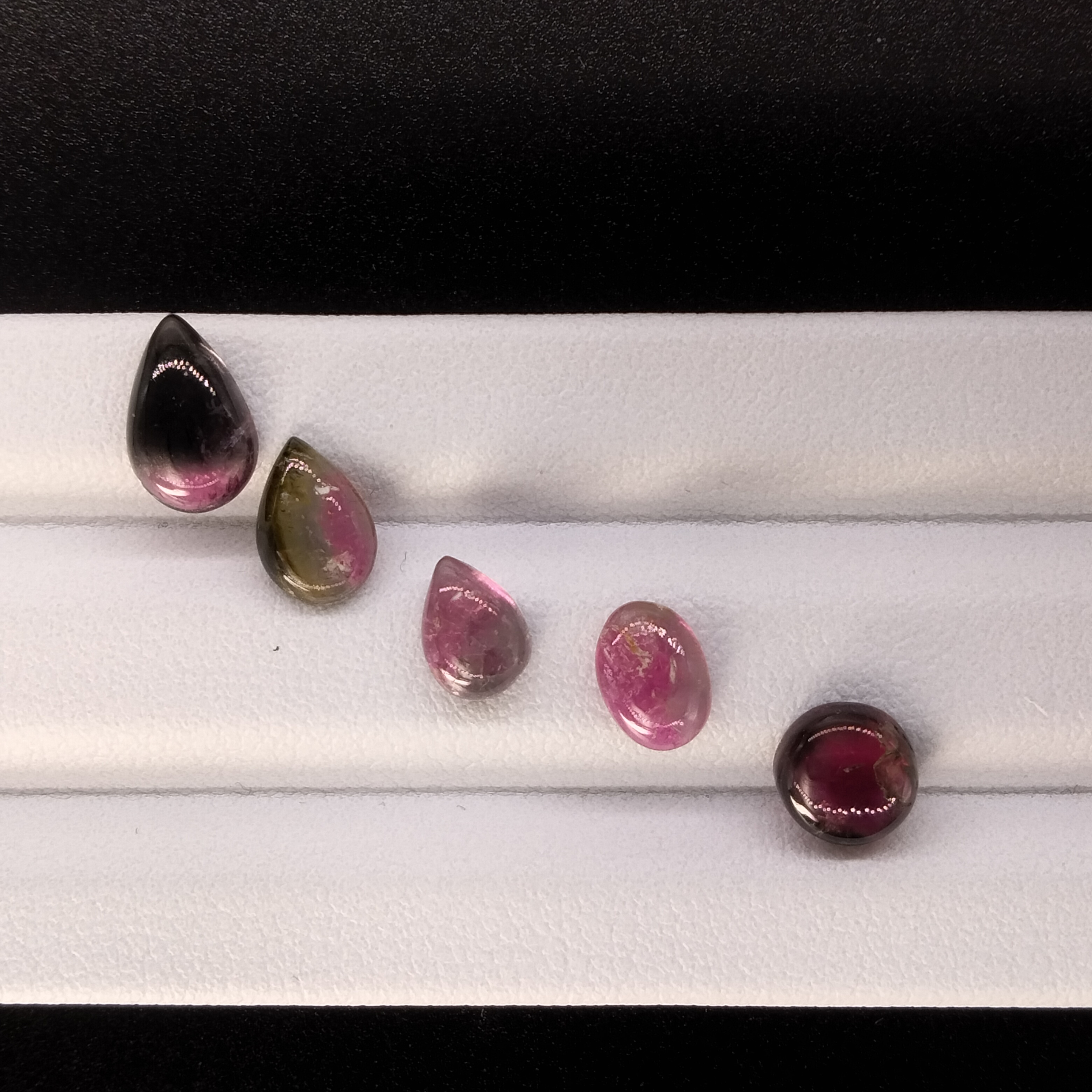 セットでかわいいカボションのトルマリン【4.89ct】