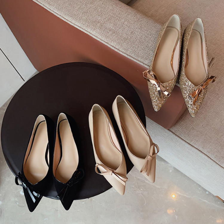 フラットシューズ リボン キラキラ ポインテッドトゥ Vカット ぺたんこ 疲れない フェミニン きれいめ こなれ感 春夏 デート 通勤 お出かけ Sh 0841 街角のカフェテラス