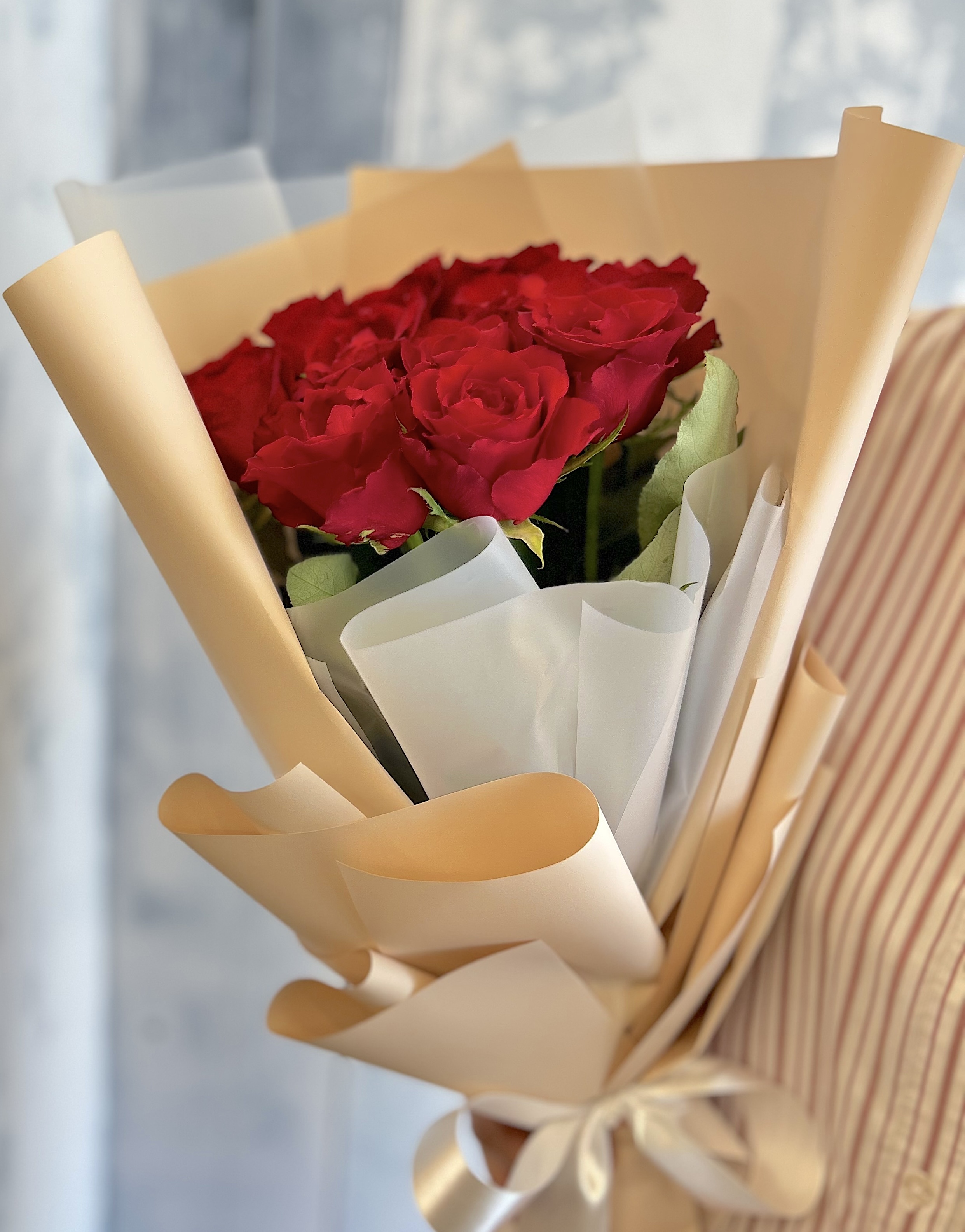プロポーズの赤バラ・12本の花束（生花）