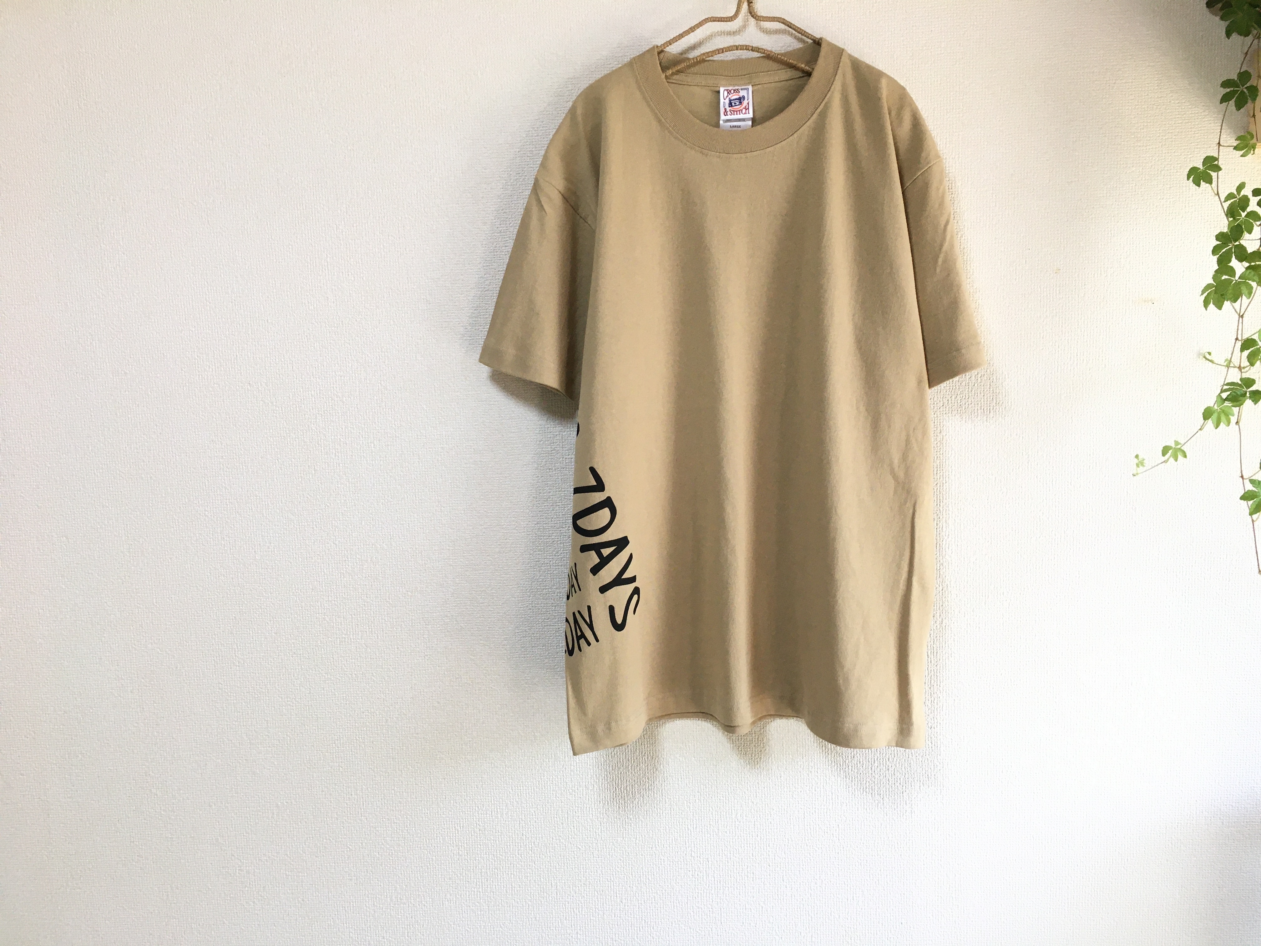 24 7ロゴサイドプリント メンズtシャツ サンド メンズs Xl ユニセックス ロゴプリント デザインtシャツ 半袖 Tシャツ パーカーブランド 24 7graphics