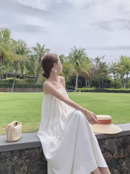 夏のビーチ サスペンダードレス レディース ワンピース フレアスカート レーススカート 膝下 ロング 袖なし ノースリーブ オフショルダー 肌見せ ワイド フレア スリム Aライン 背中開き 裾ワイド
