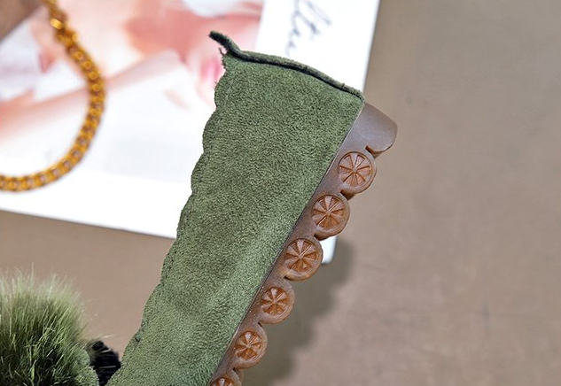 ぽんぽんファーのフラットシューズ シューズ 履きやすい PU スウェード 大人可愛い きれいめ おしゃれ こなれ感 無地 春 秋 20代 30代 40代 オフィス OL 通勤 デート お出かけ 休日