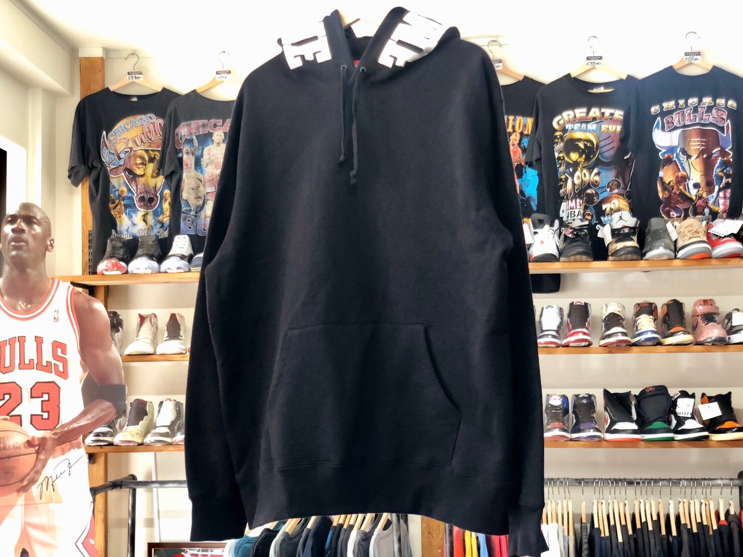 supreme t shirt retail