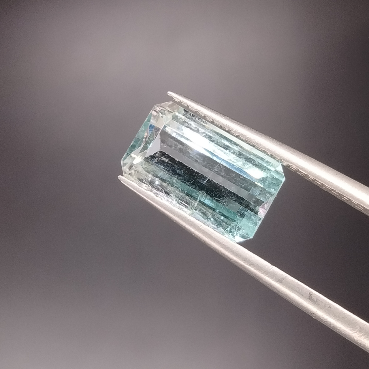 珍しいブルーのバイカラーのトルマリン【2.88ct/9.8×6.4】