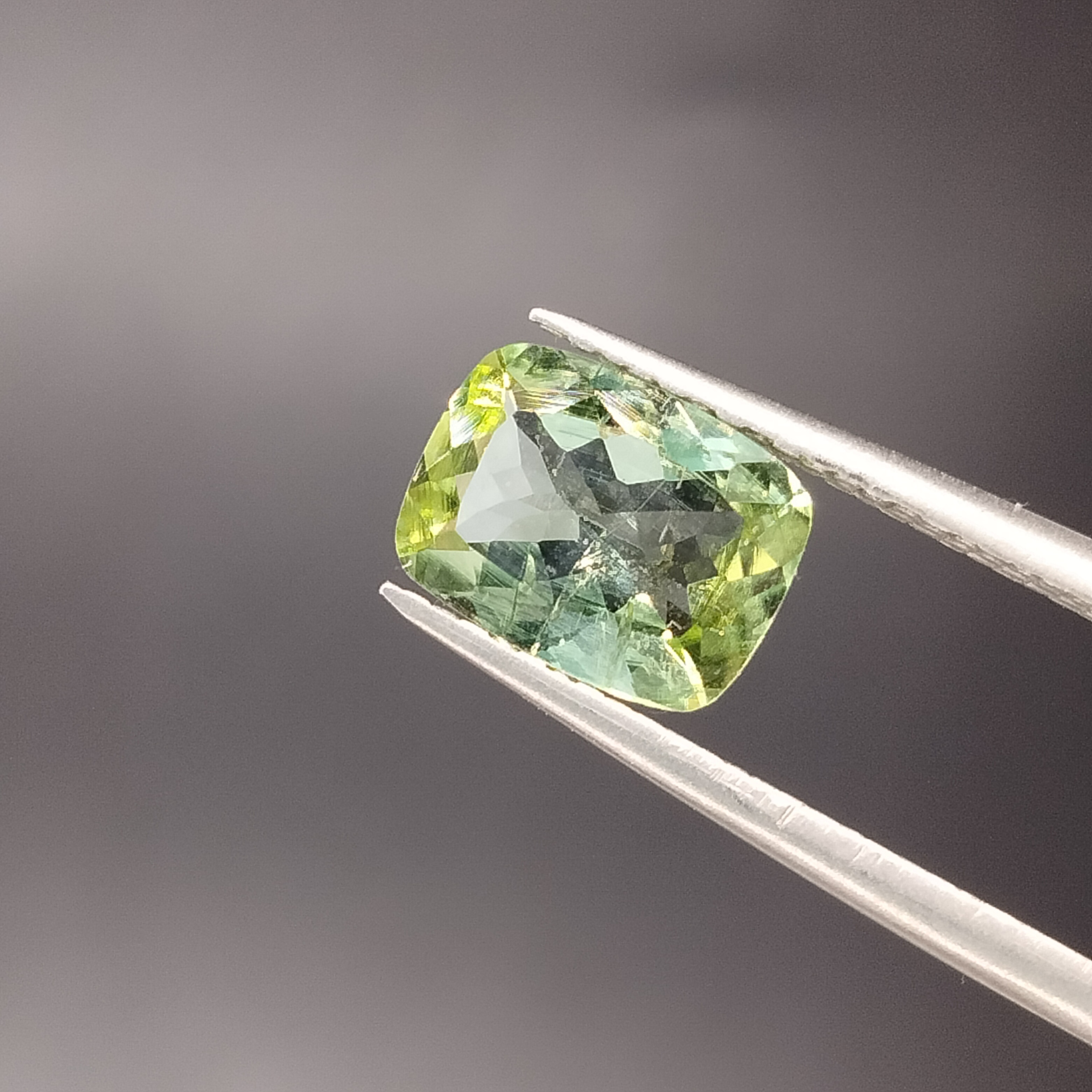 淡いグリーンがかわいいトルマリン【1.195ct/6.1×8】
