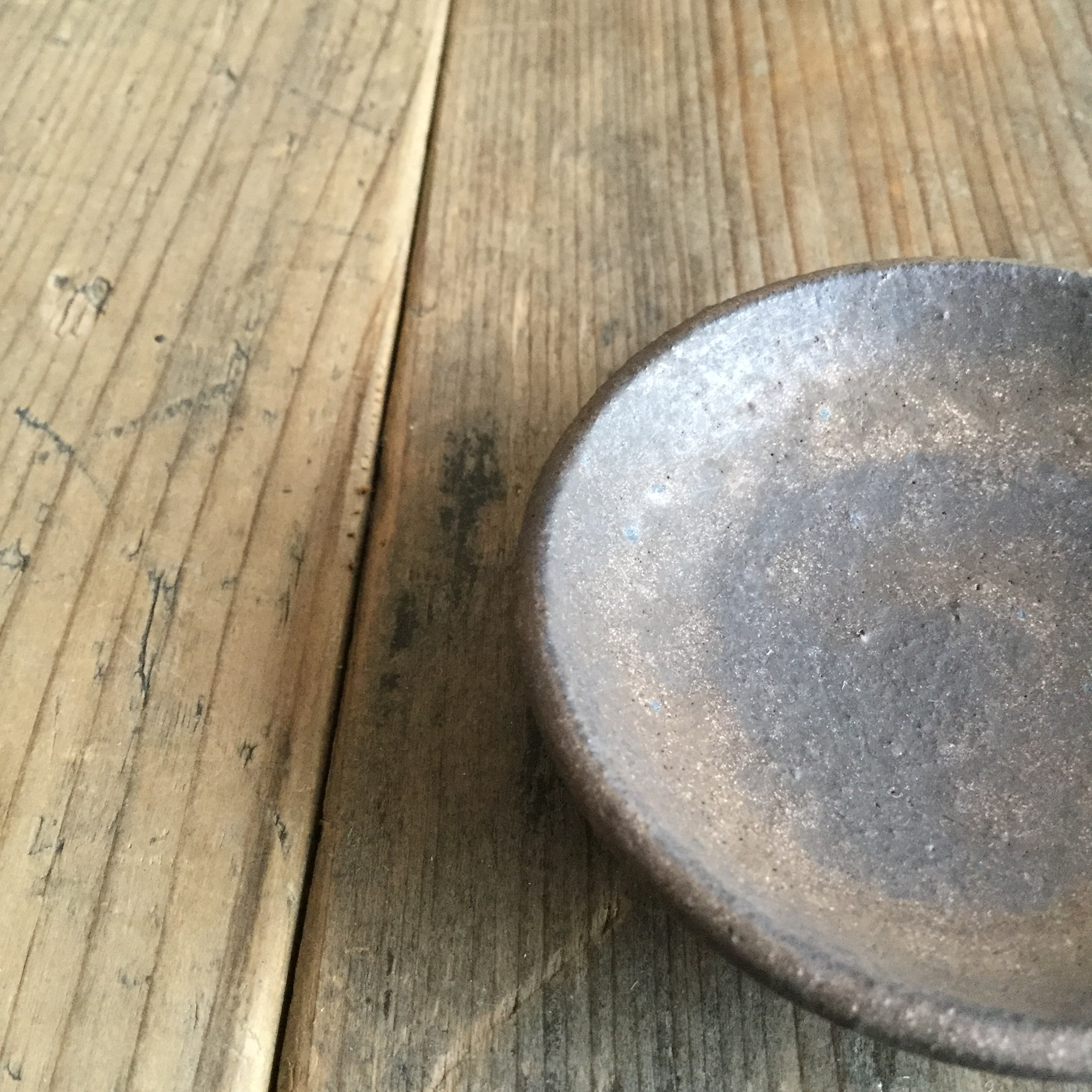 【恵山・小林耶摩人】 豆皿 黒釉 φ6cm - 画像2