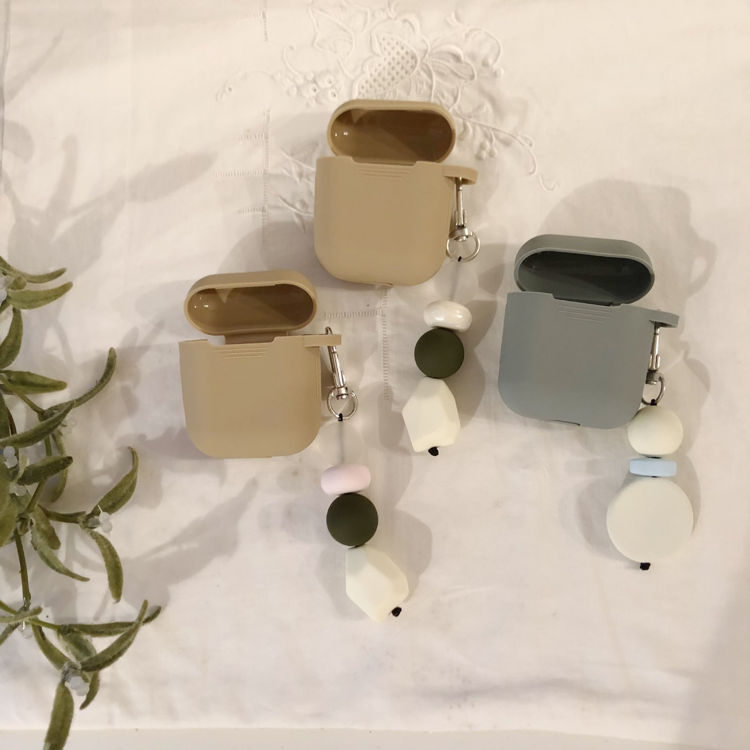 即納商品 送料無料 ビーズ シンプル Airpods カバー シリコン 可愛い おしゃれ くすみカラー Iphoneアクセサリー Selectshop Aya 即納商品 送料無料 ビーズ シンプル Airpods カバー シリコン 可愛い おしゃれ くすみカラー Iphoneアクセサリー Selectshop Aya