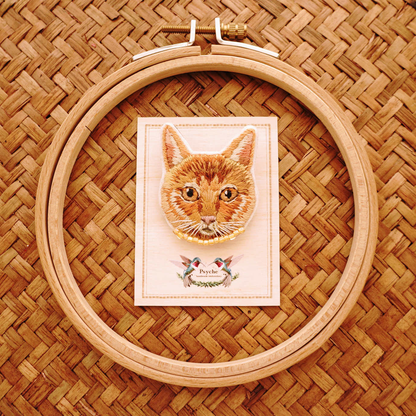 茶トラ猫の手刺繍ブローチ Psyche Handmade Embroidery