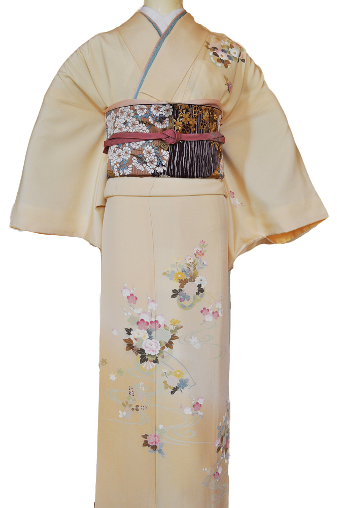 訪問着レンタル■上品な鳥の子色に牡丹・桜・菊等の花車■正絹フリーサイズhu5〔往復送料無料〕 - 画像2