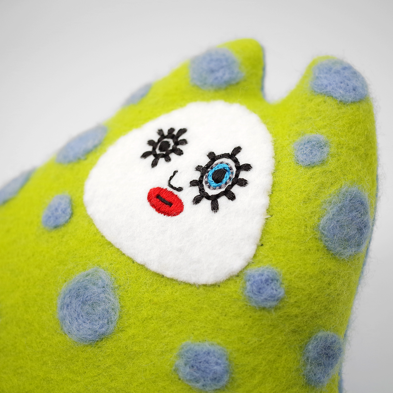 アンブレネコ ぬいぐるみ Umbreneko 刺繍 フェルト ネコ 猫 送料無料 Umbreneko アンブレネコのぬいぐるみ