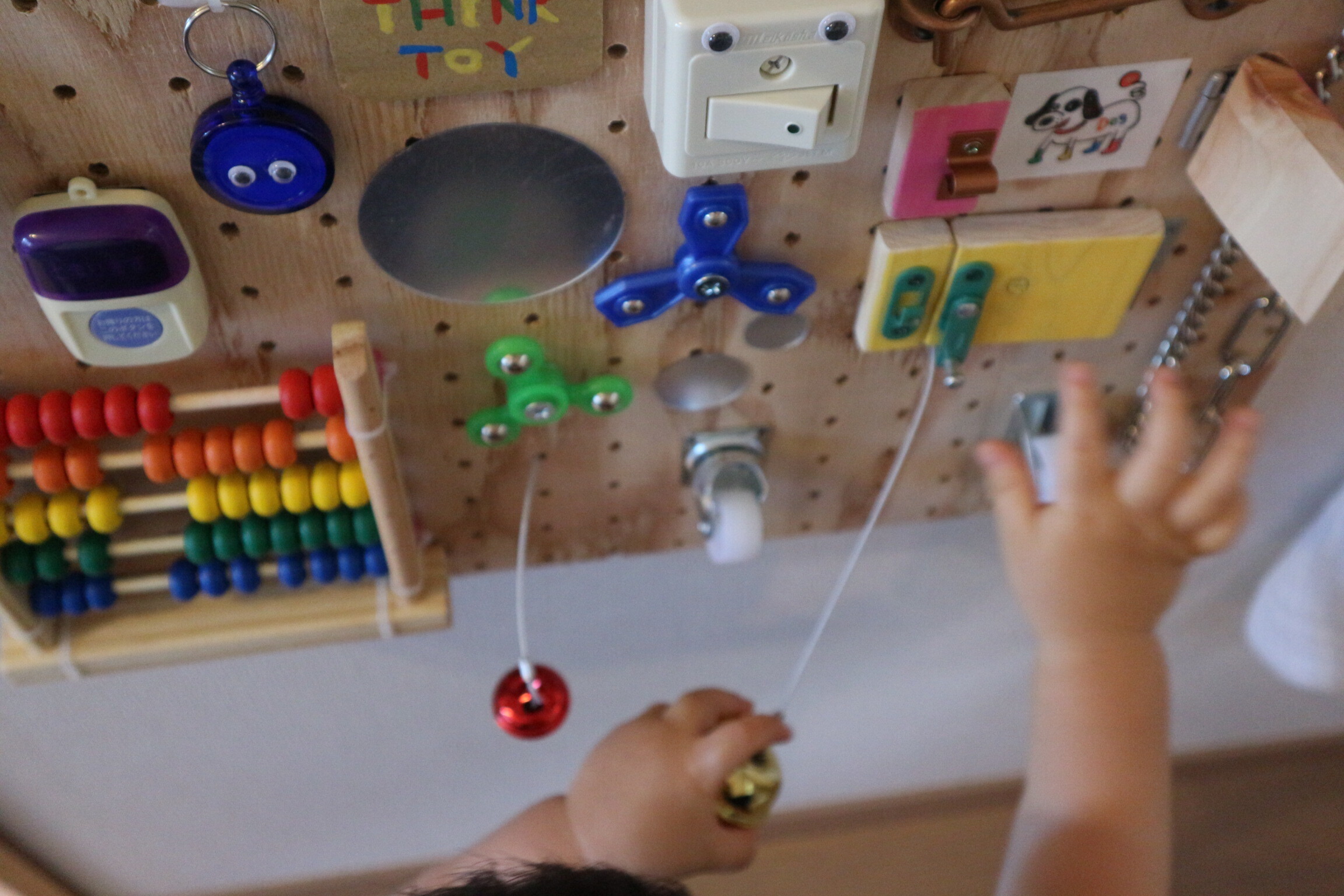 Busy Board ビジーボード/知育おもちゃ/壁面取付簡単/モンテッソーリ教育/Sensory Board/BruinUp Toys