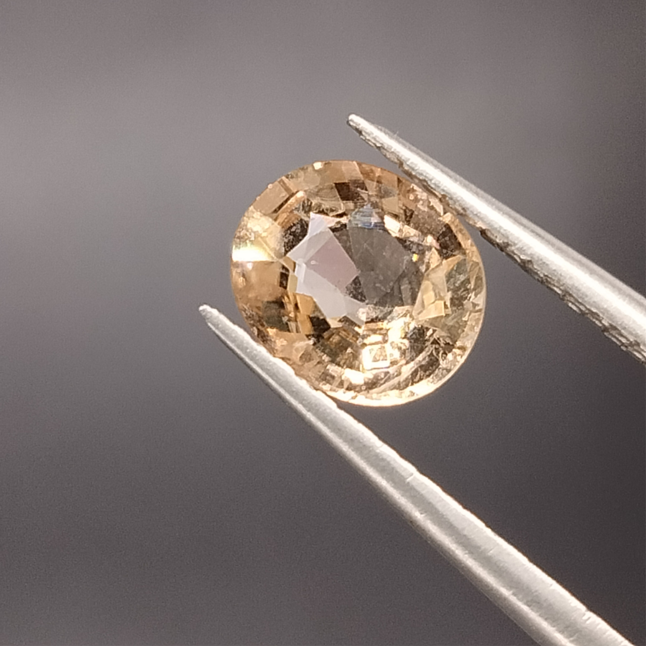 ゴージャスな輝きのゴールデントルマリン【0.92ct/6.8×5.8】