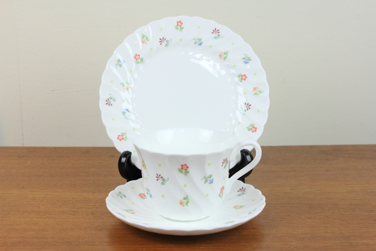 ウェッジウッド カスケード トリオ コーヒーカップ ケーキ皿 プレート Wedgwood 花柄 イギリス ヴィンテージ Epoca ウェッジウッド カスケード トリオ コーヒーカップ ケーキ皿 プレート Wedgwood 花柄 イギリス ヴィンテージ Epoca