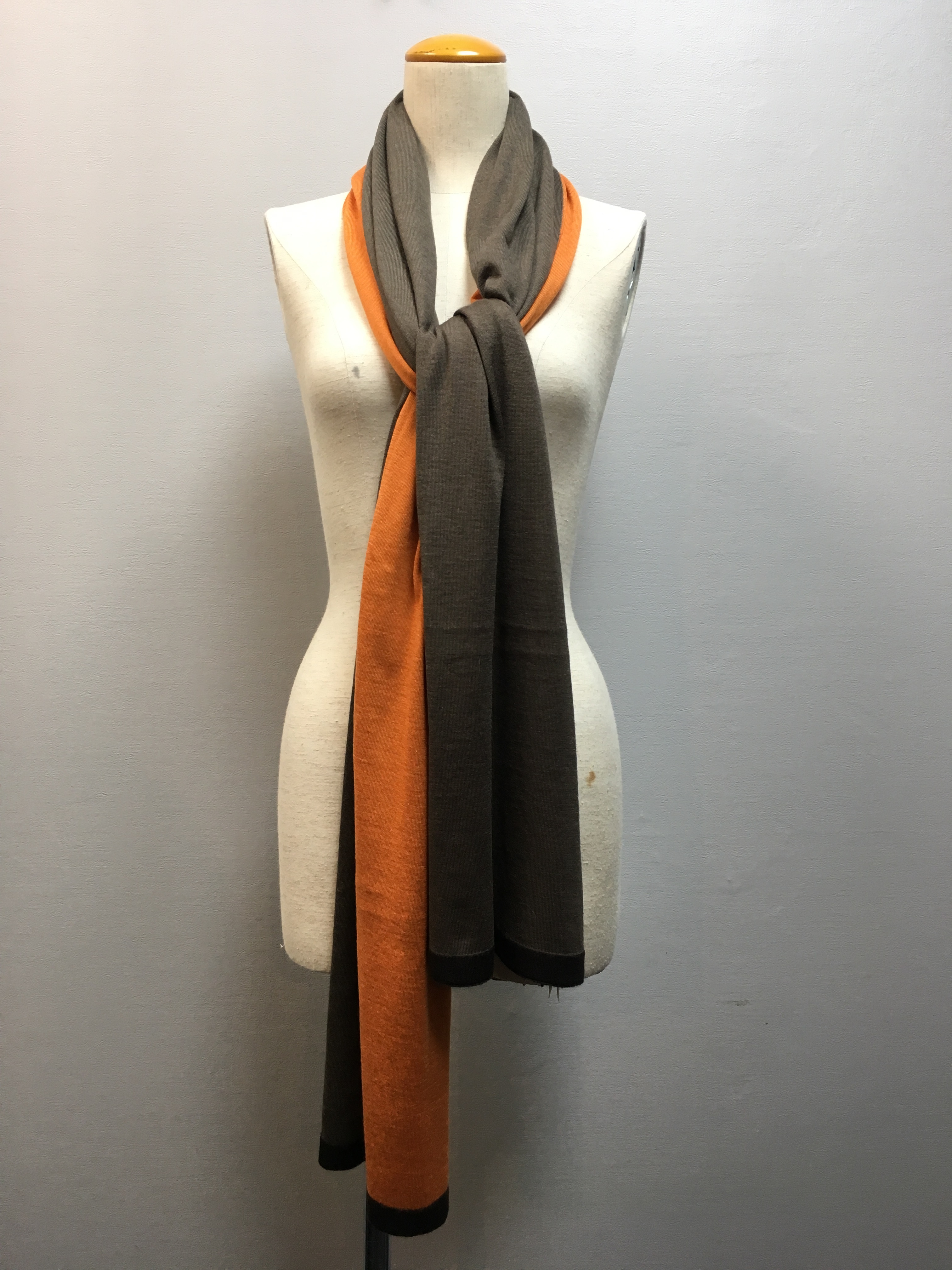 Hermes Cashmere Silk Brend Bicolor Stole Made In Italy エルメスカシミヤシルクバイカラー大判ストール マフラー Titti Clothing Hermes Cashmere Silk Brend Bicolor Stole Made In Italy エルメスカシミヤシルクバイカラー大判ストール マフラー Titti Clothing