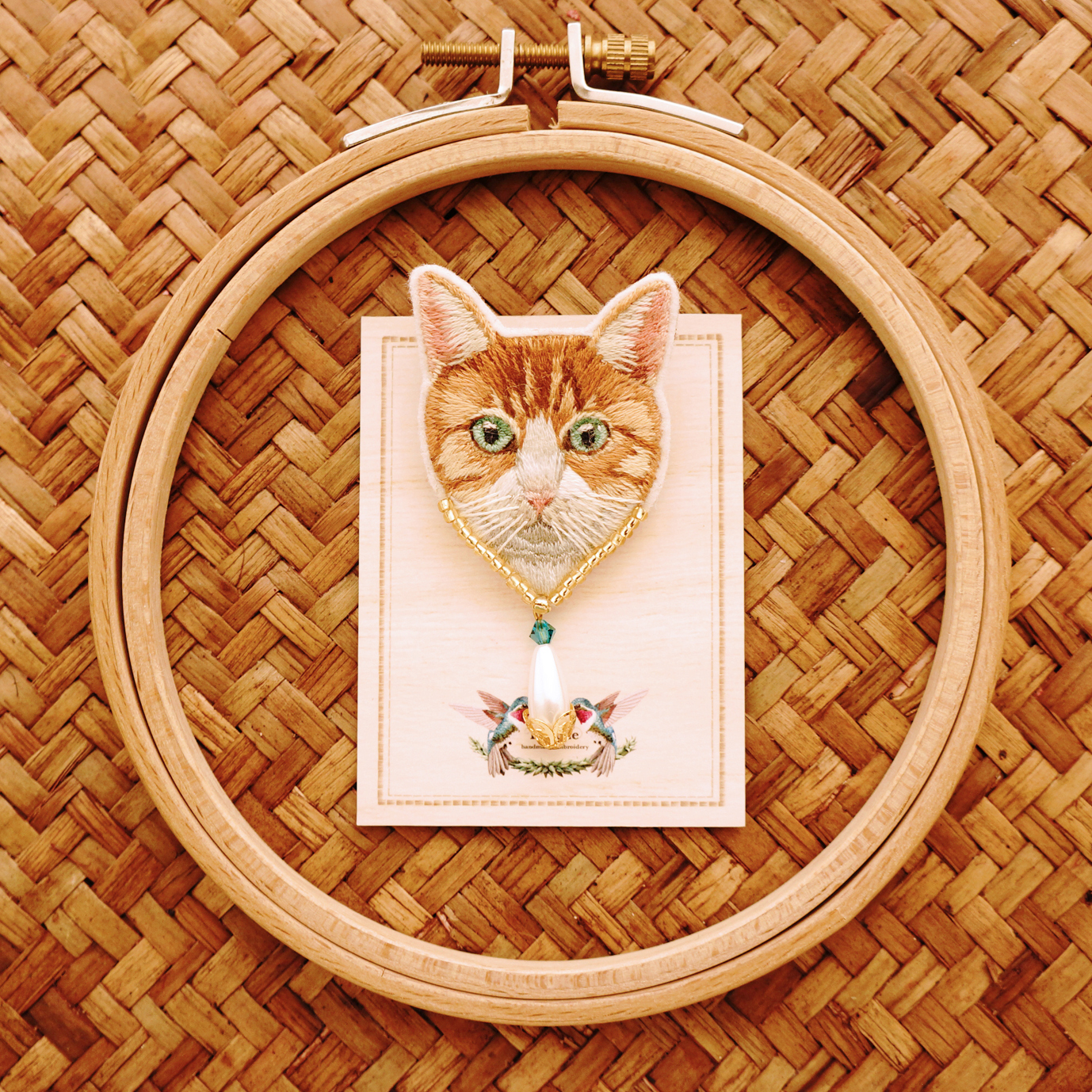 茶白猫の手刺繍ブローチ Psyche Handmade Embroidery