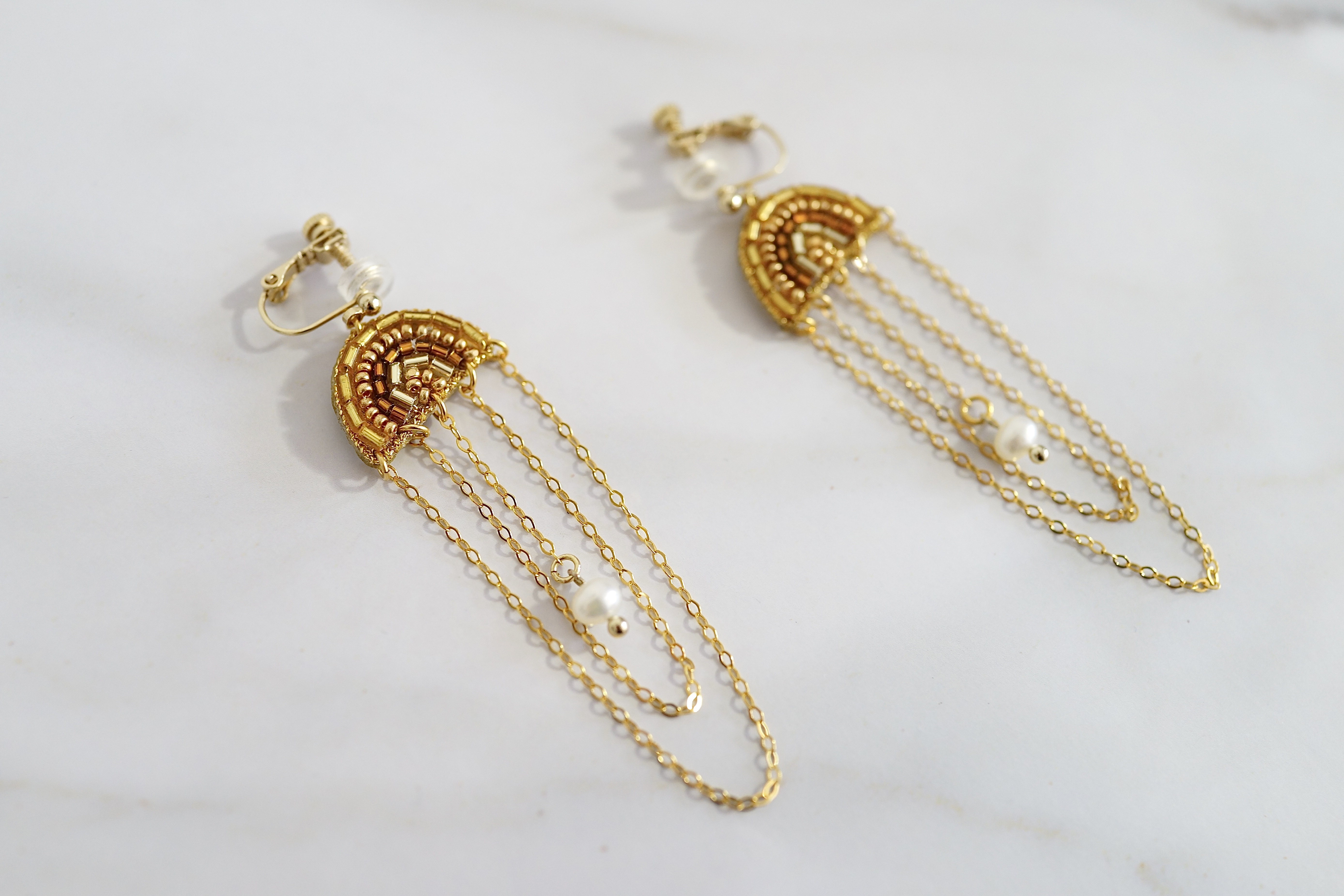 【刺繍ジュエリー】Half moon chain/gold *注文時にピアスorイヤリングお選びいただけます