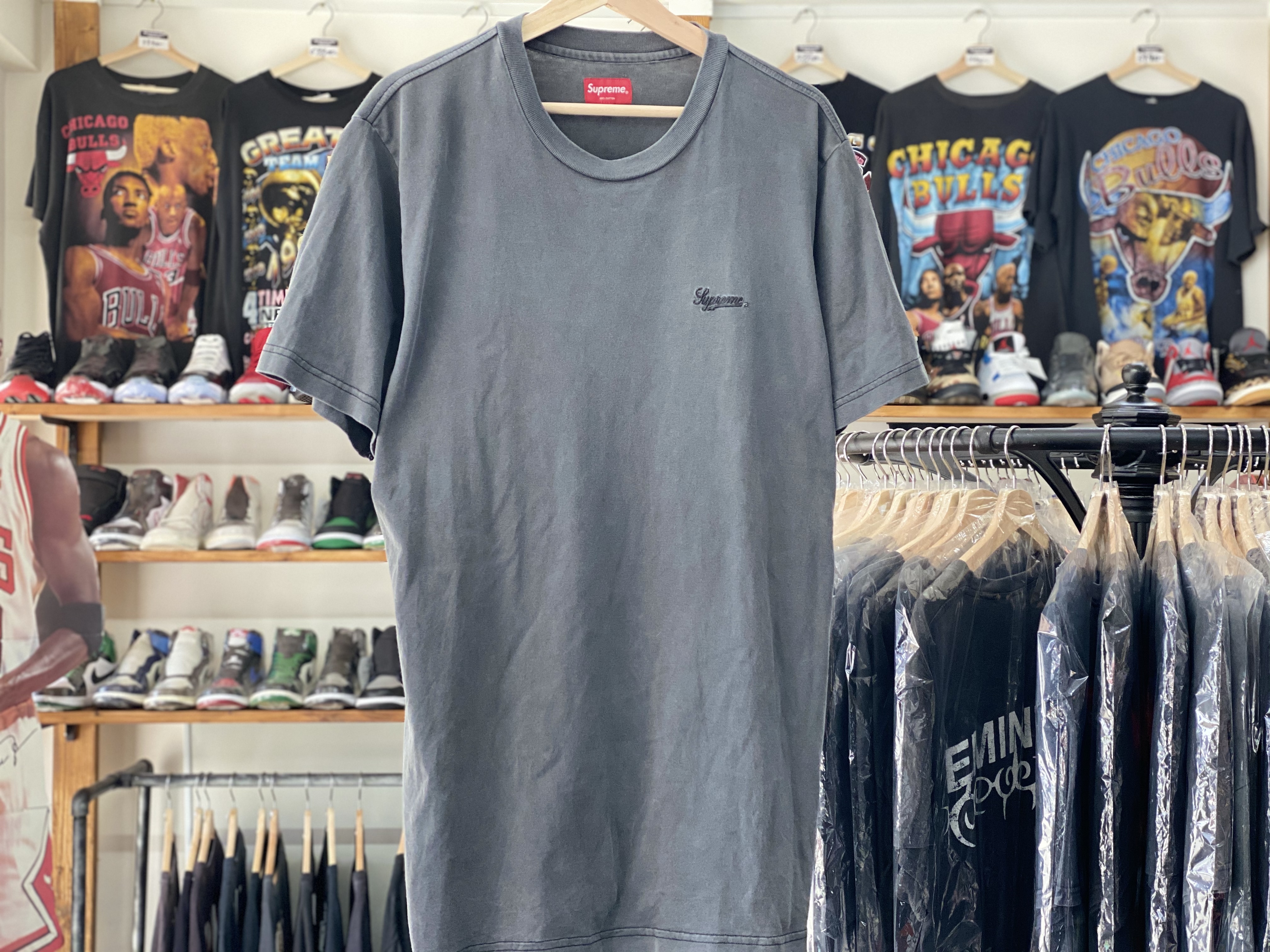 supreme t shirt retail