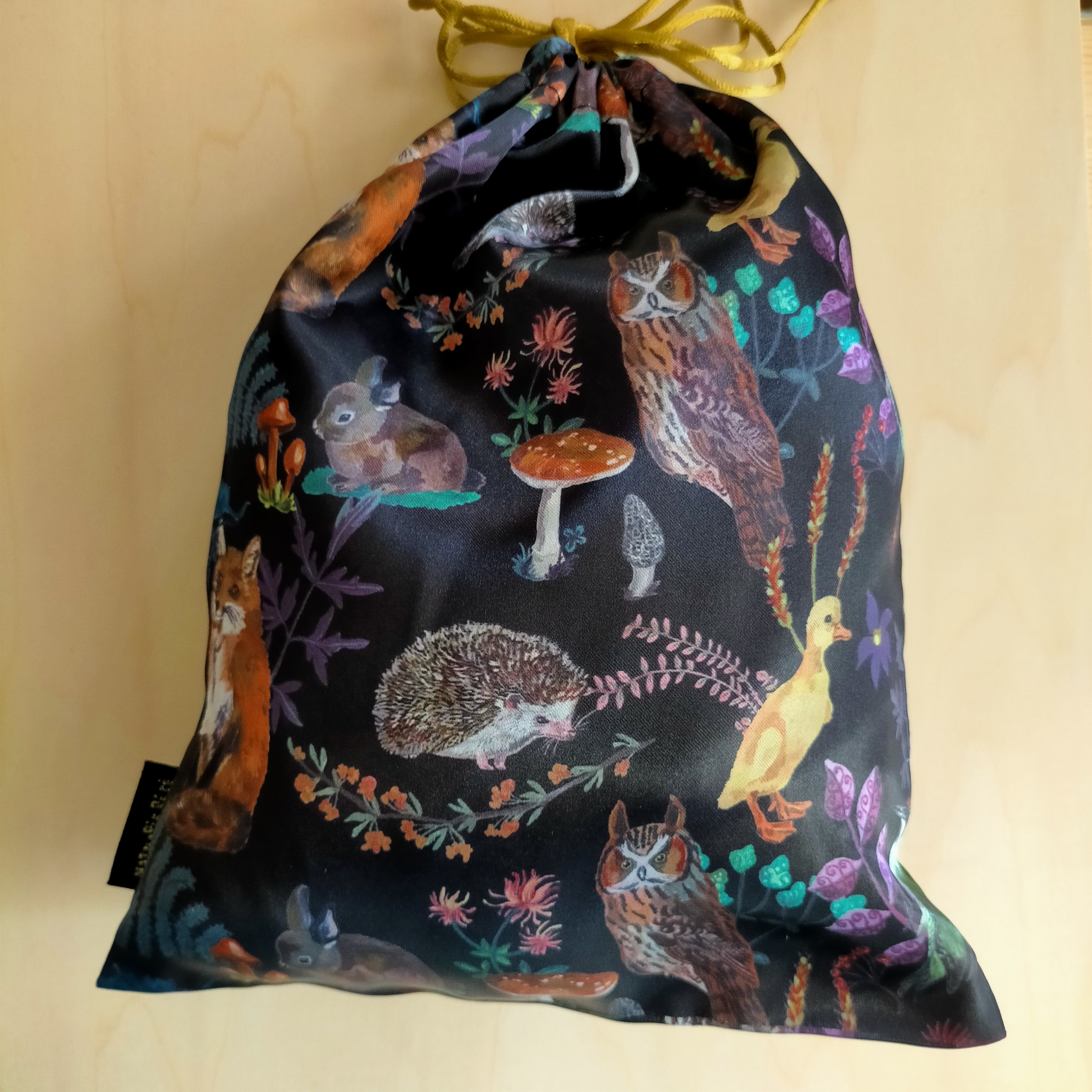 ナタリーレテ サテンポーチ 巾着 フォレスト Kizzi Fabric バガイユ Bagaille カラリク オンフィルダンディエンヌ ナタリーレテ ナタリーレテ サテンポーチ 巾着 フォレスト Kizzi Fabric バガイユ Bagaille カラリク オンフィルダンディエンヌ ナタリーレテ