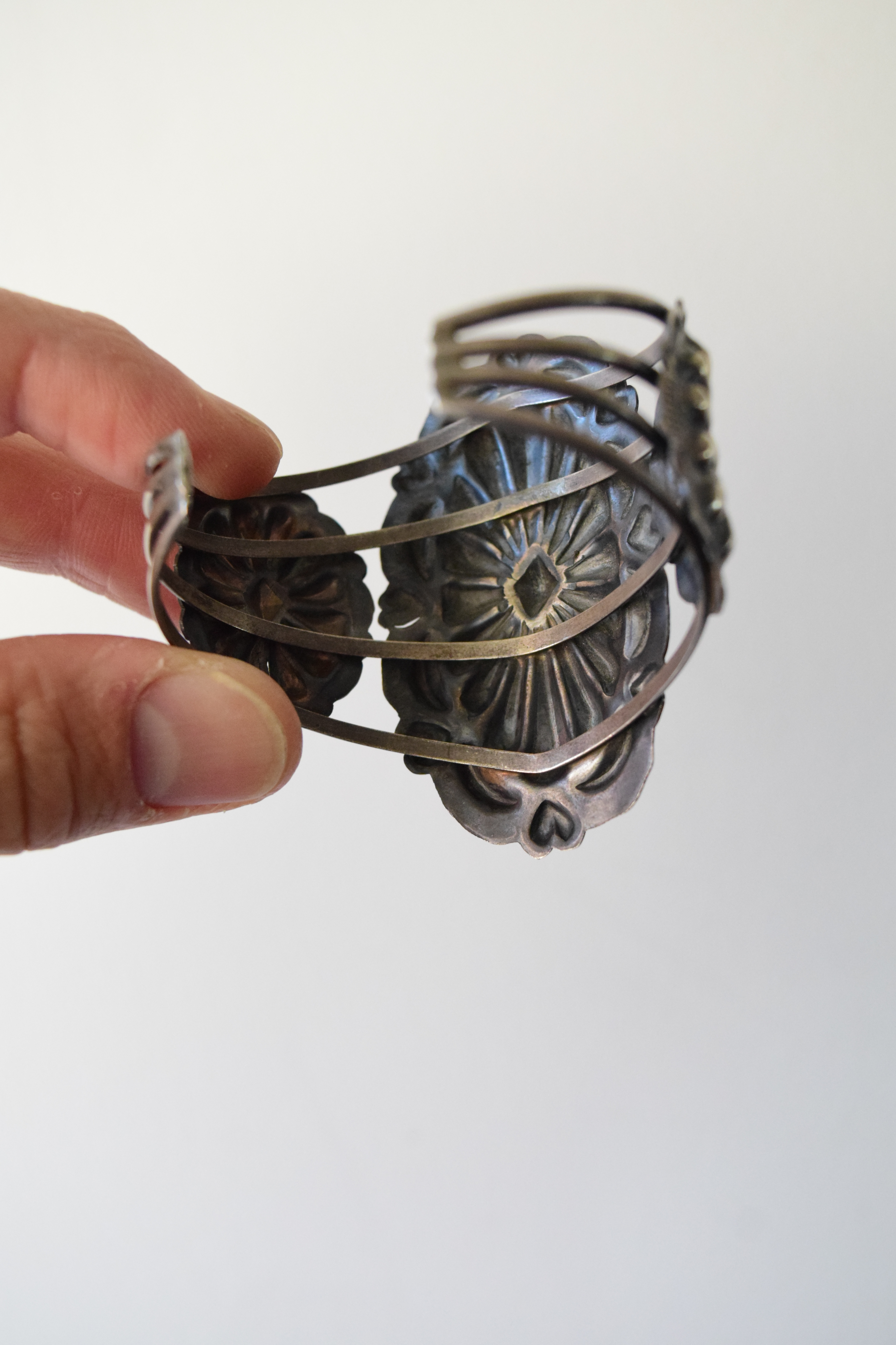 Old “NAVAJO”  Repousse Bangle の画像 2