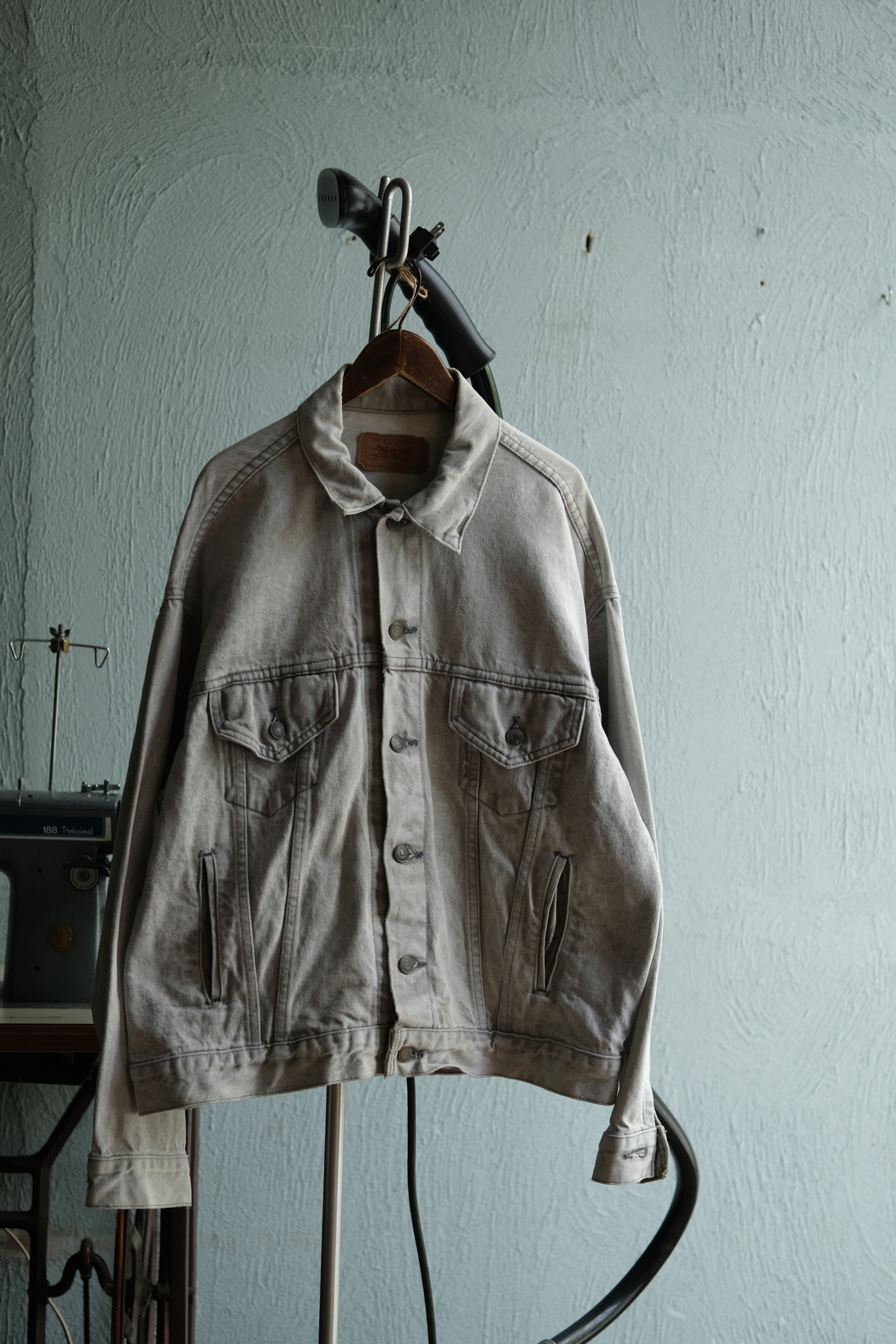 Utah/90's "Levi's" 70507 acid wash tracker jacket made in usa