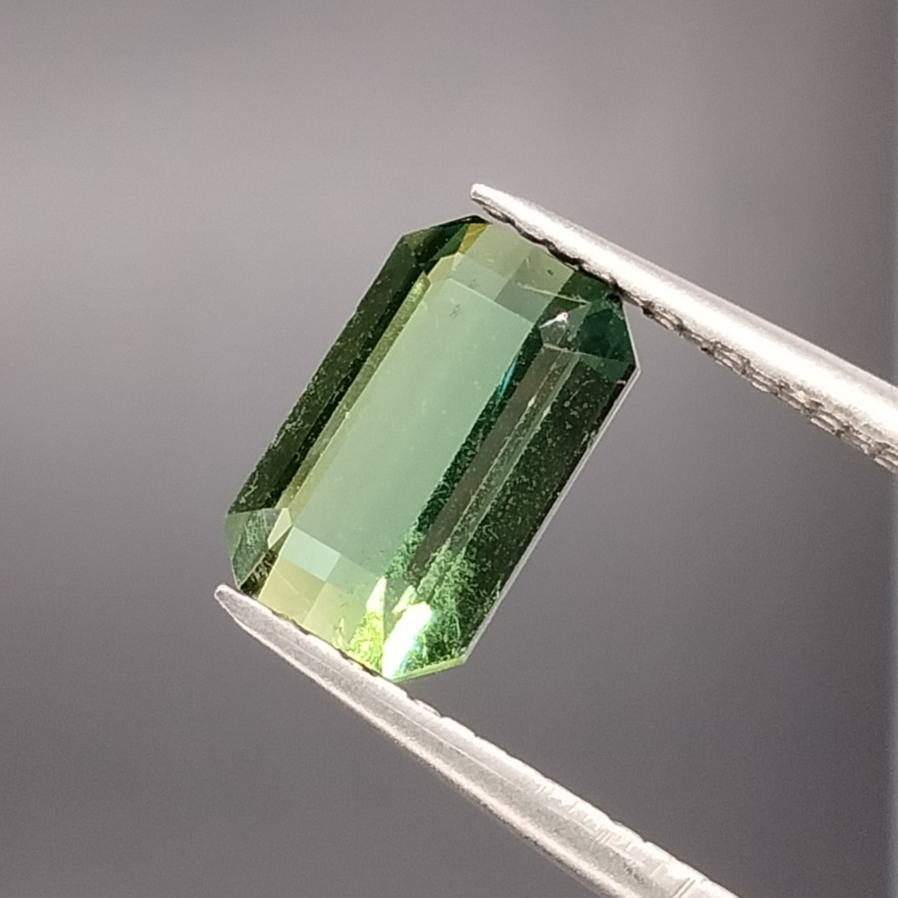 スタイリッシュなグリーントルマリン【1.25ct/7.8×5】