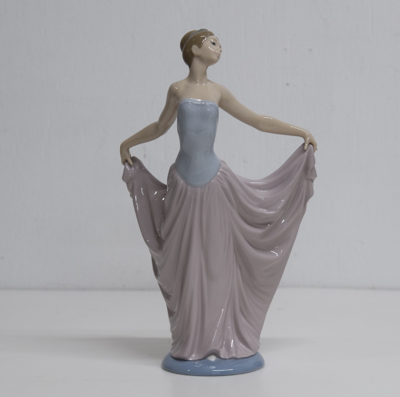 リヤドロ Lladro 踊る少女 バレエ 陶器人形 置物 Used品 D Plus Stock リヤドロ Lladro 踊る少女 バレエ 陶器人形 置物 Used品 D Plus Stock