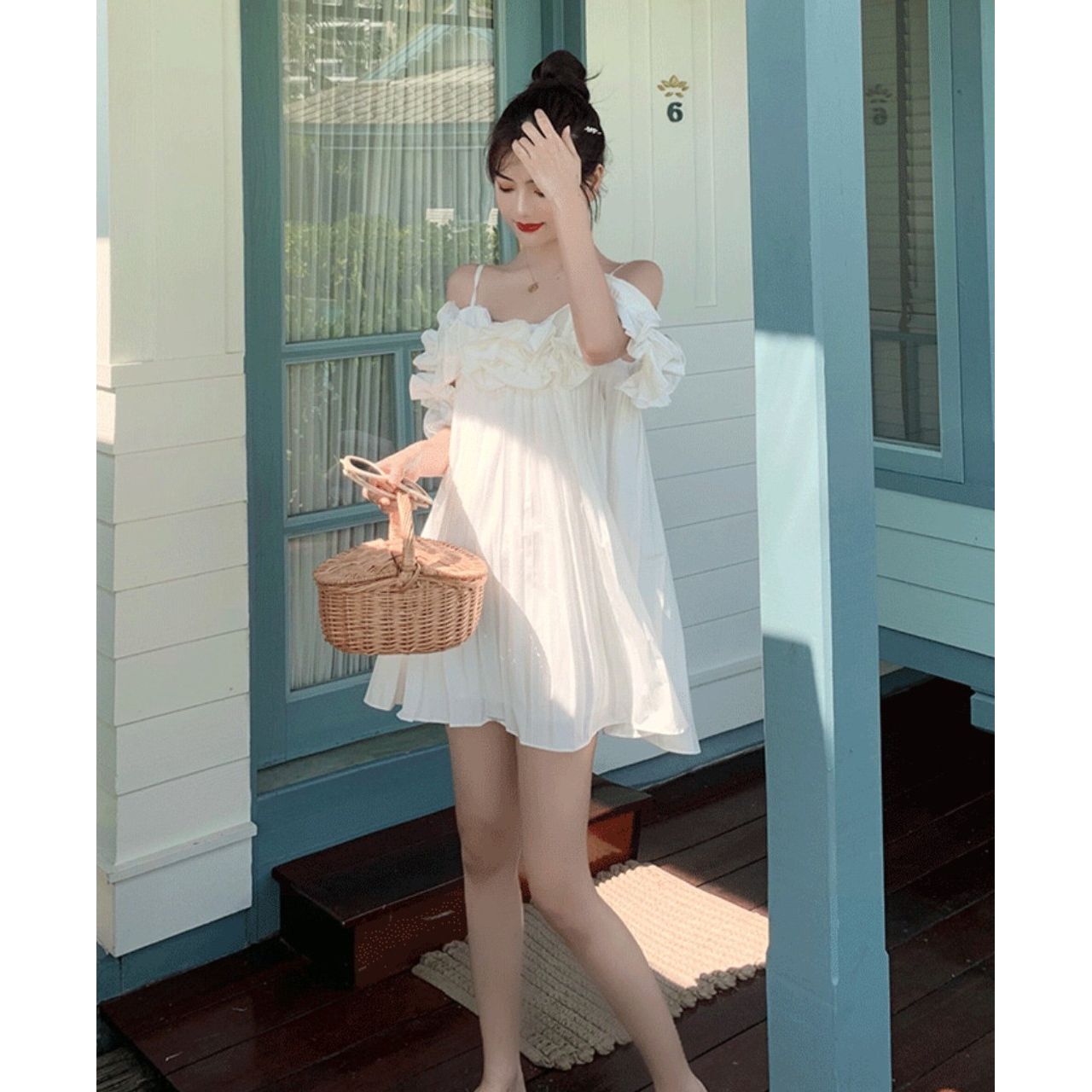 春夏 ドレス ミニドレス ノースリーブ キャミワンピ ホワイト 無地 プリーツ ガーリー セクシー 街角のカフェテラス