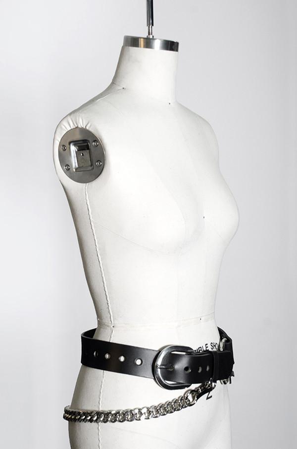 Zana Bayne Ludlow Belt With Draped Chain Angura アングラ Street Fashion Brand ストリート ファッション ブランド の通販サイト Zana Bayne Ludlow Belt With Draped Chain Angura アングラ Street Fashion Brand ストリート ファッション ブランド の通販サイト