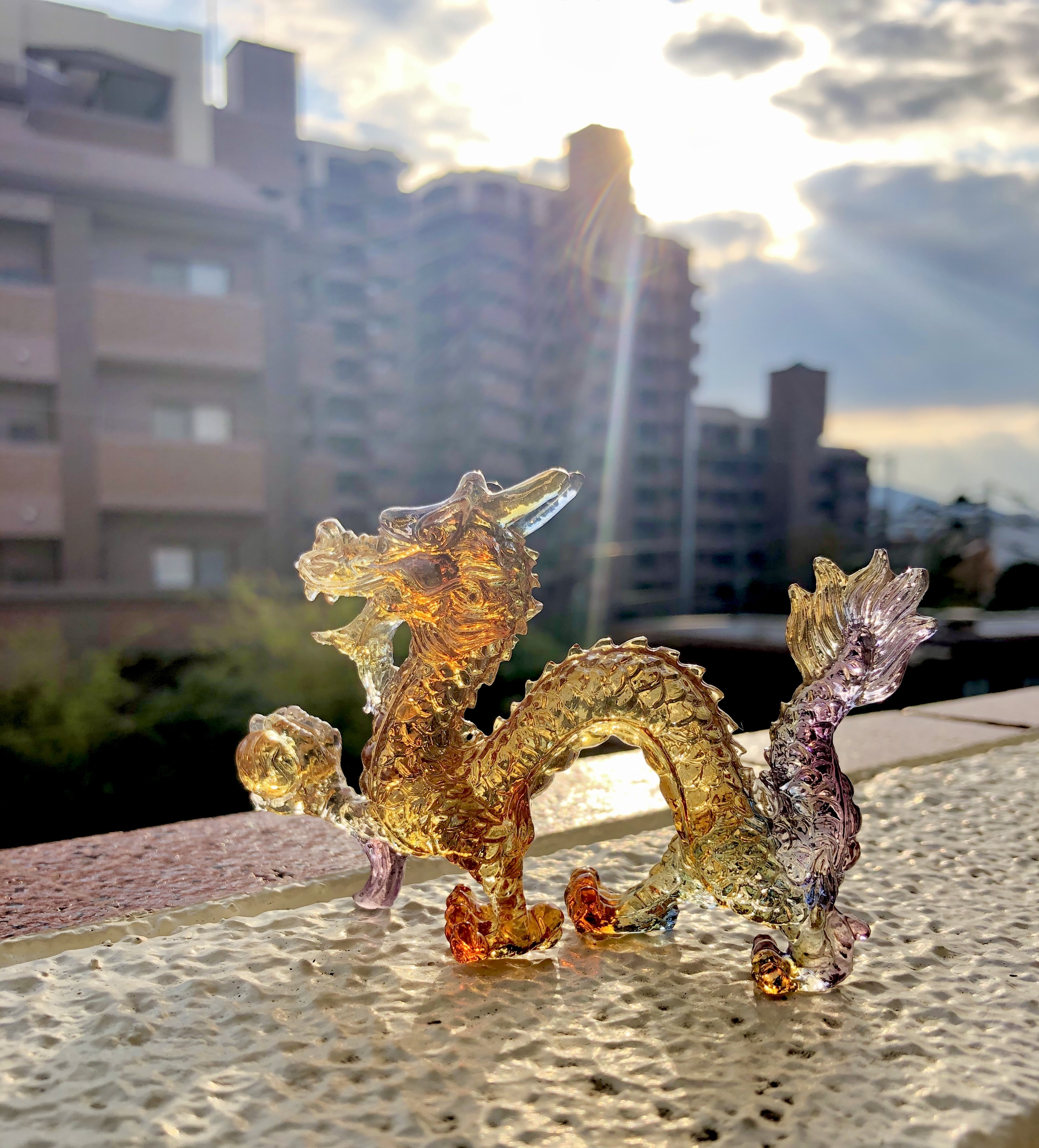 手乗り龍 龍のガラス細工 虹色の星 手乗り龍 龍のガラス細工 虹色の星