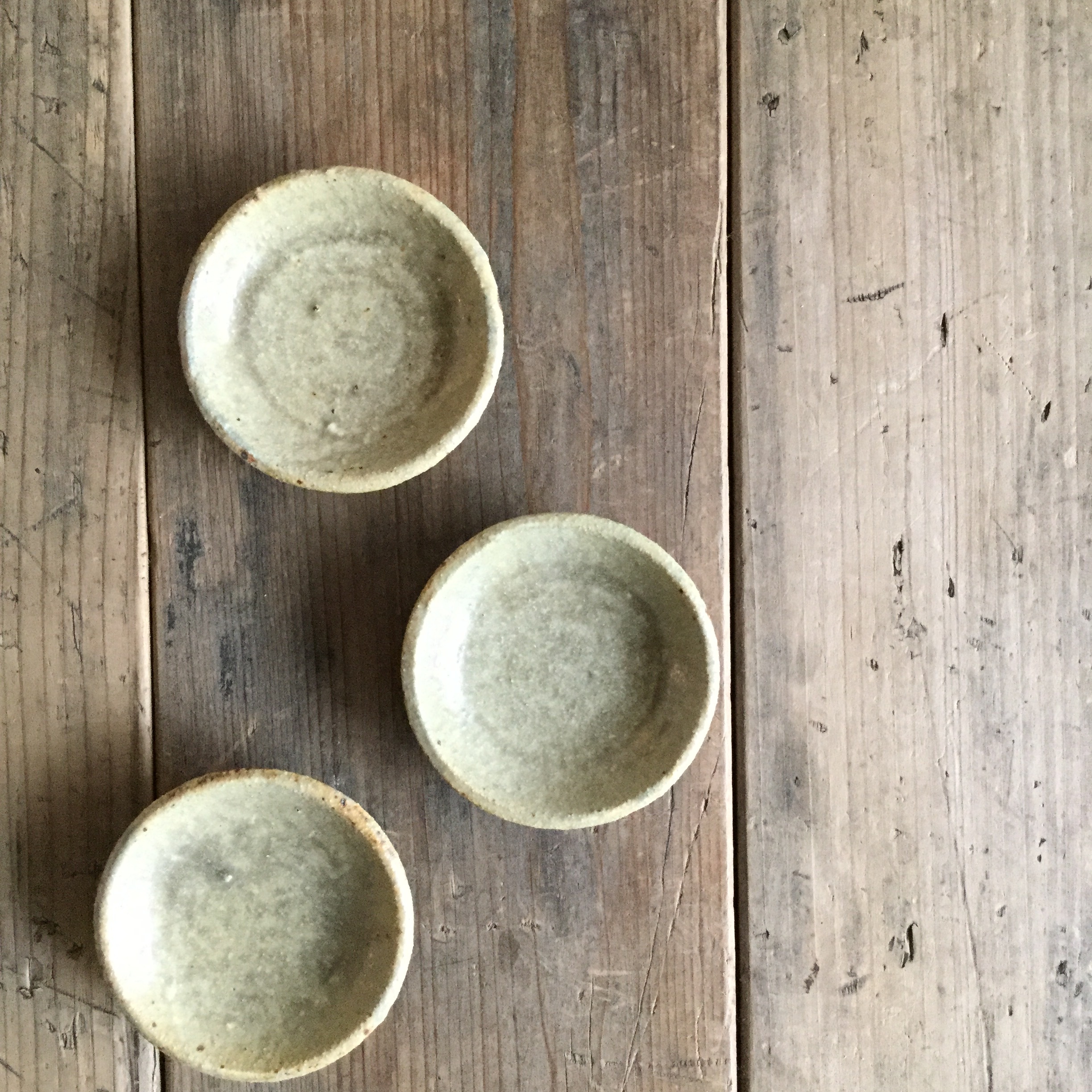 【恵山・小林耶摩人】 豆皿 灰釉 φ6cm - 画像1