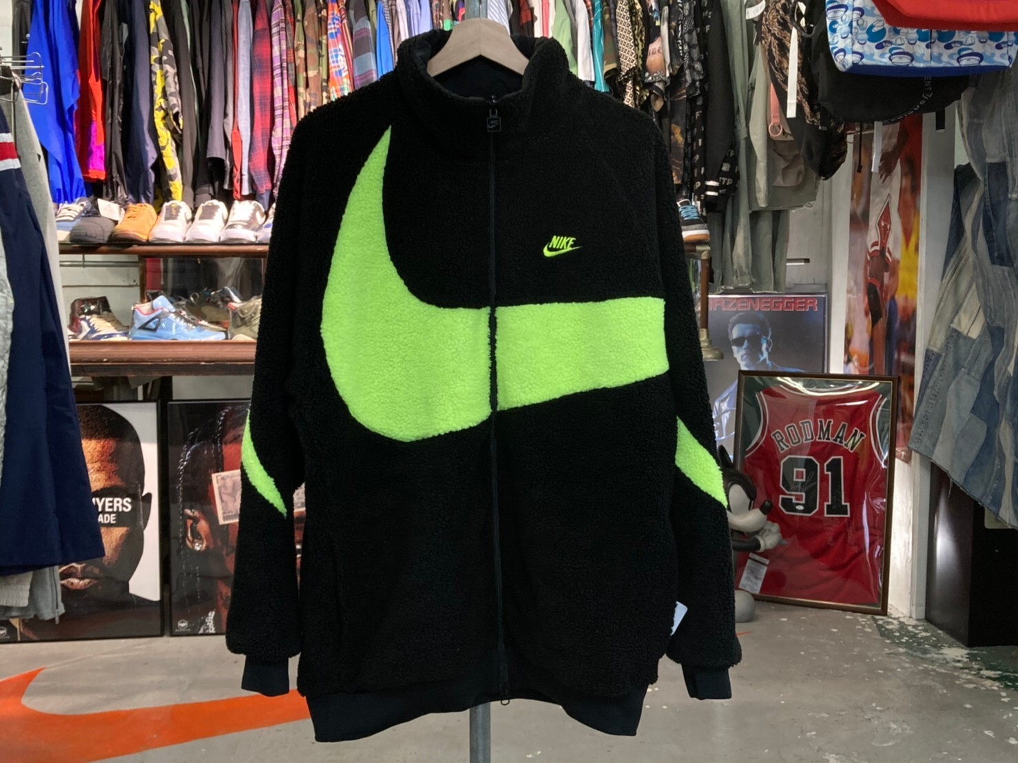 nike big swoosh reversible