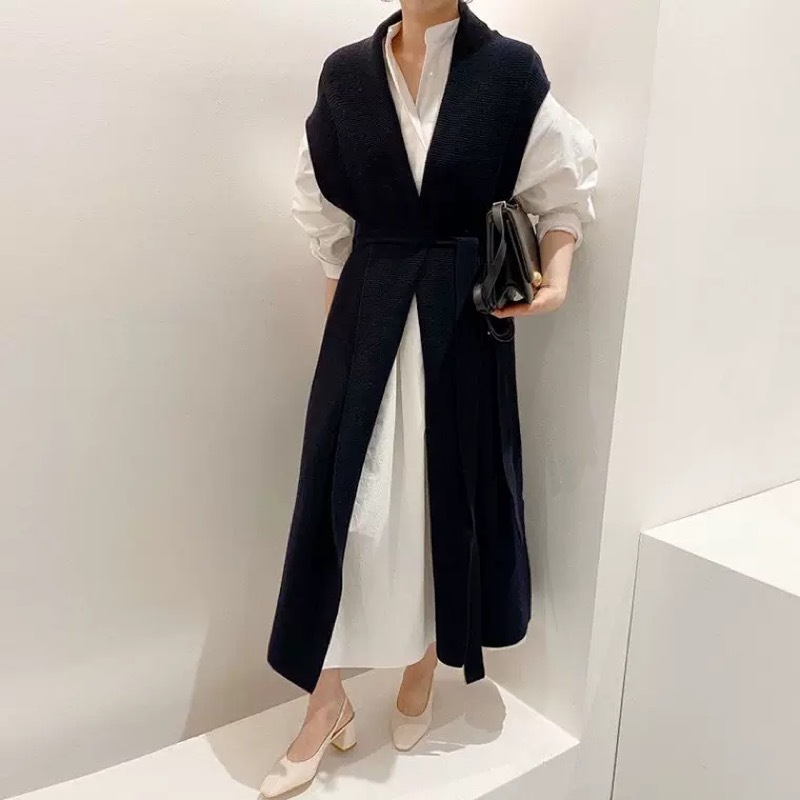 レイヤード 重ね着 ナチュラルコーデ ベストニット シャツワンピース On053 And La Fraise アンドラフレーズ 一瞬 今 を楽しむ 胸ときめくファッション