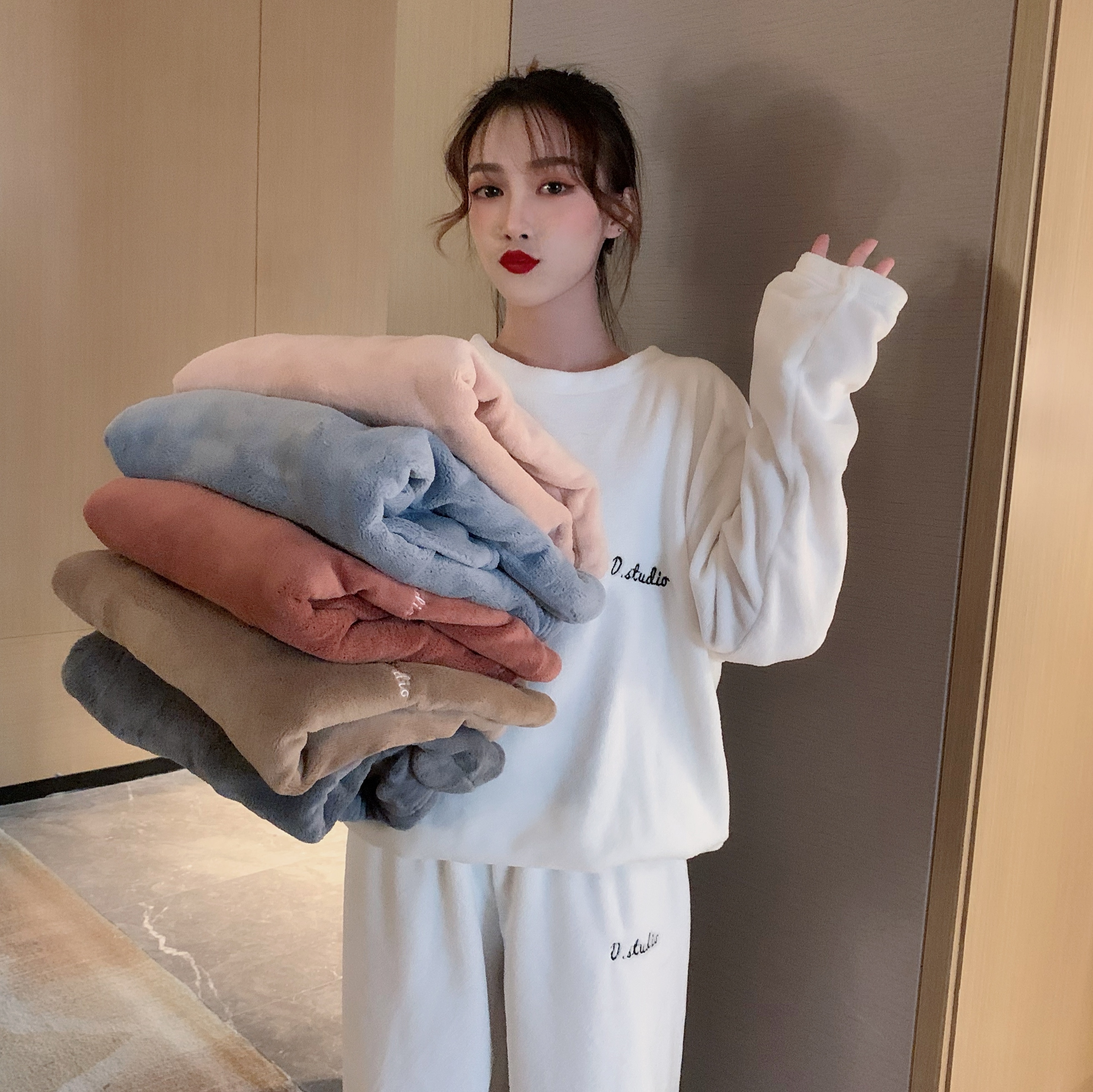 送料無料 ルームウェア レディース もこもこ 上下セット 秋冬 シンプル カジュアル パジャマ 寝巻き 部屋着 ホームウェア フリース モコモコ 大人 きれいめ 暖かい セットアップ 2点セット パンツ ゆったり 楽ちん ピンク グレー 白 青 茶色 防寒 暖かい お揃い コーデ