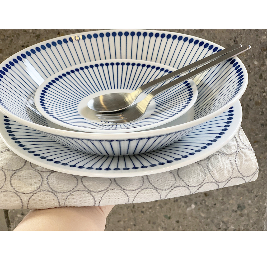 Albee アルビー 軽量22cmプレート ホワイト ブルー 暮らし道具と服のお店 Zoo Albee アルビー 軽量22cmプレート ホワイト ブルー 暮らし道具と服のお店 Zoo