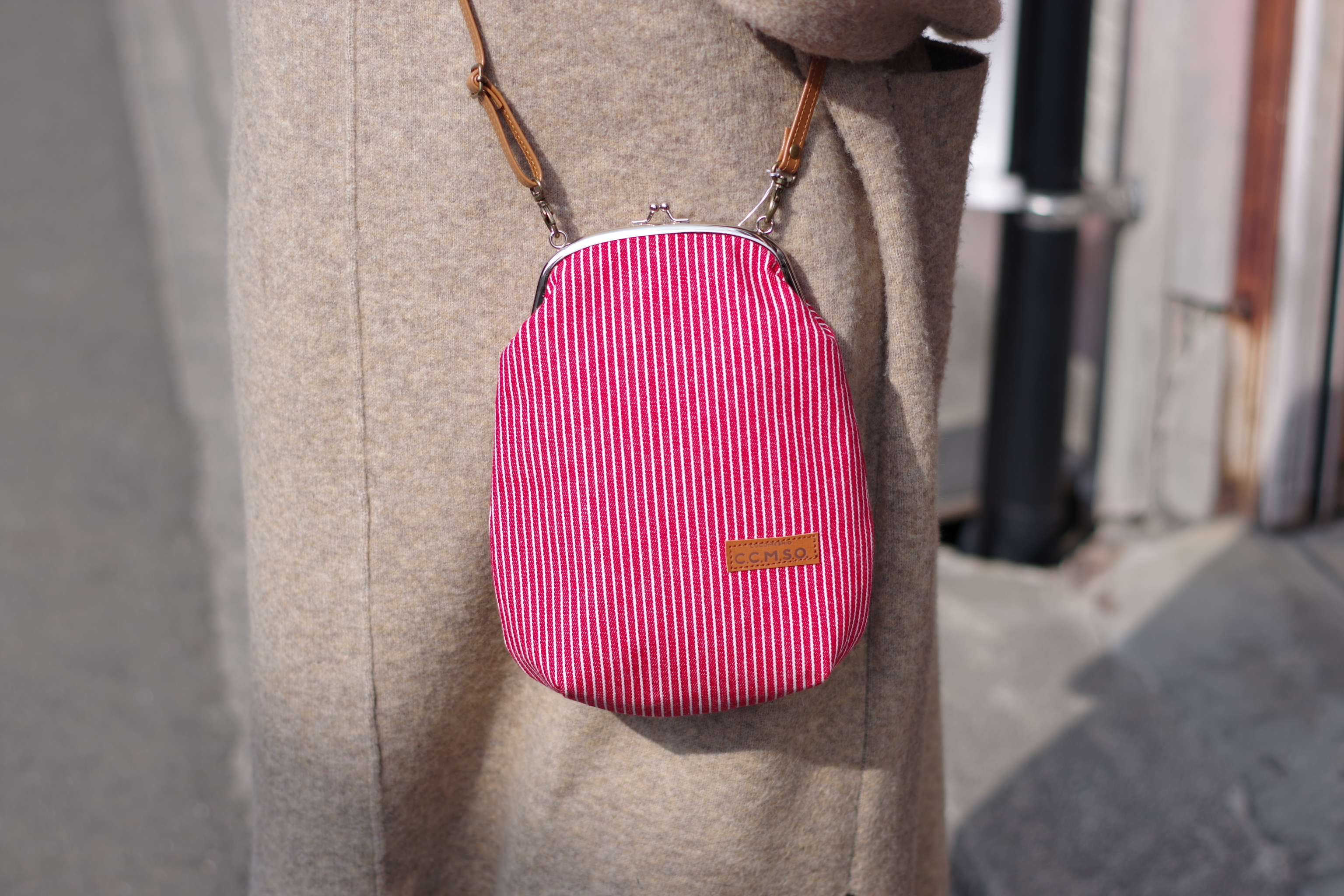 縦型がま口ポシェット ヒッコリー レッド Cocomeshio 縦型がま口ポシェット ヒッコリー レッド Cocomeshio