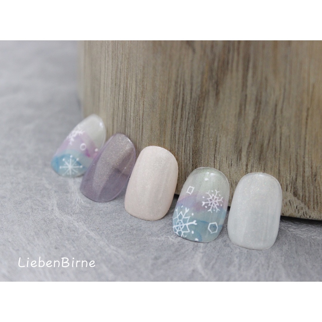 オーロラと雪の結晶のネイル Liebenbirne ネイルチップ
