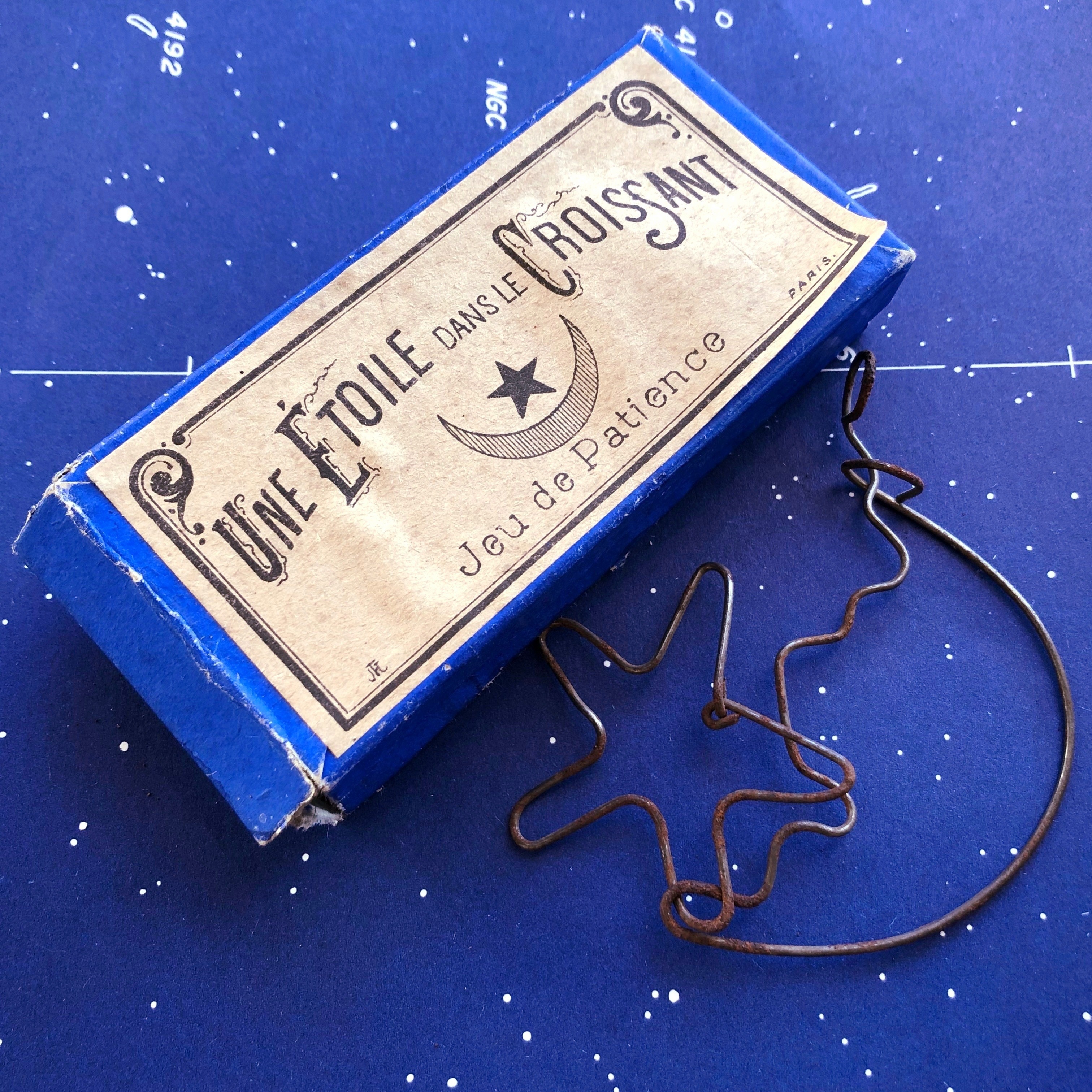 お月様の知恵の輪 メルキュール骨董店