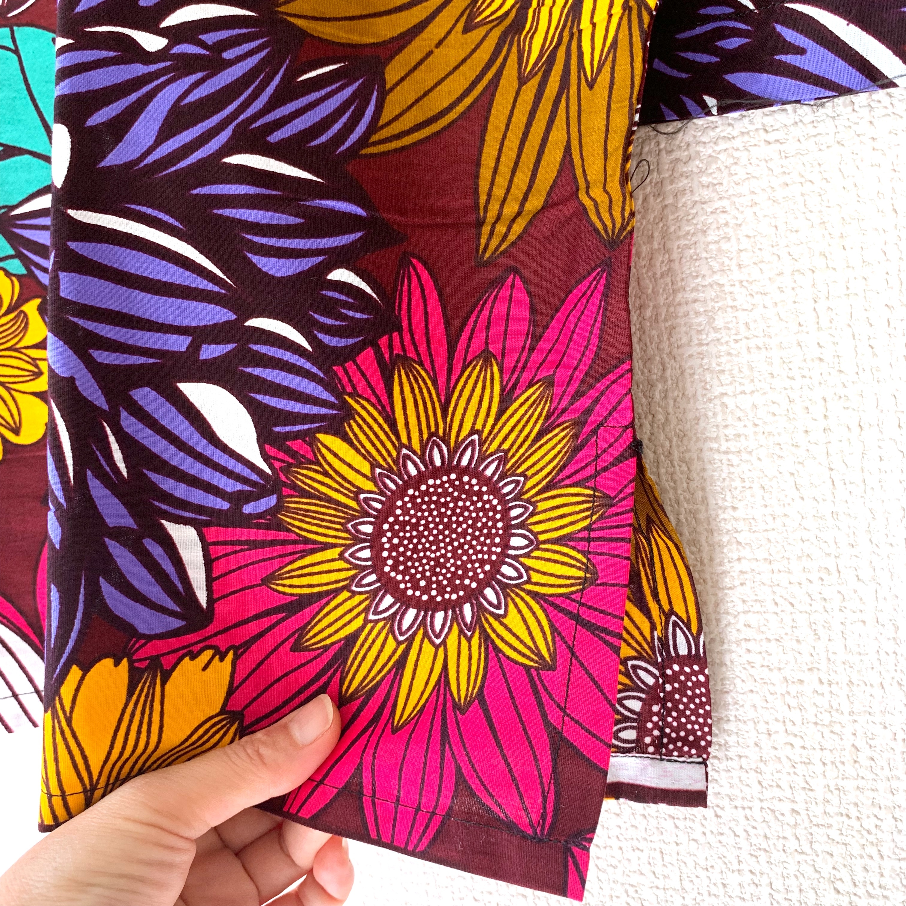 アフリカ布 オーバーサイズキーネックシャツ ボタニカル花柄ピンク ブラウン イエロー パープル ターコイズ ホワイト リラックスフィットプルオーバーゆるトップス Spooon Modern African Stylee