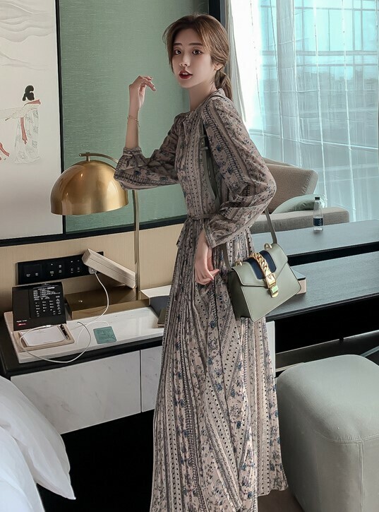 送料無料 レトロなワンピース フレアスカート ギャザー ロング カーキ ロングワンピース ロング丈 レトロ きれいめ エレガント 柄ワンピース 体系カバー マタニティ 長袖ワンピース 長袖 着痩せ フェニミン ランチ ママコーデ Op 021kj ワンピースコーデのお店 Flower