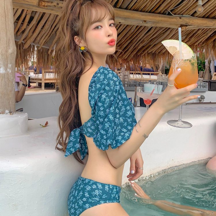 送料無料 水着 ビキニ レディース 女の子 上下セット 水着 かわいい 袖あり ベアトップ チューブトップ風 二の腕カバー 花柄 レトロ ガーリー おしゃれ ツーピース 青 ブルー キュート 大きいサイズ 可愛い バックコンシャス 体型カバー 大人可愛い 韓国 セクシー