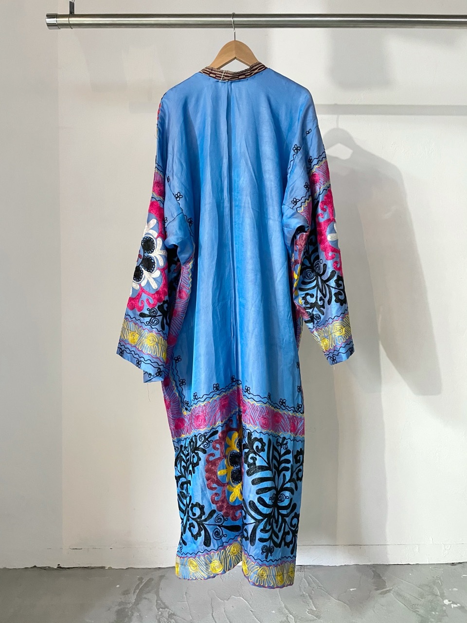 Download Vintage Uzbek Suzani dress sax color | PITTZZ