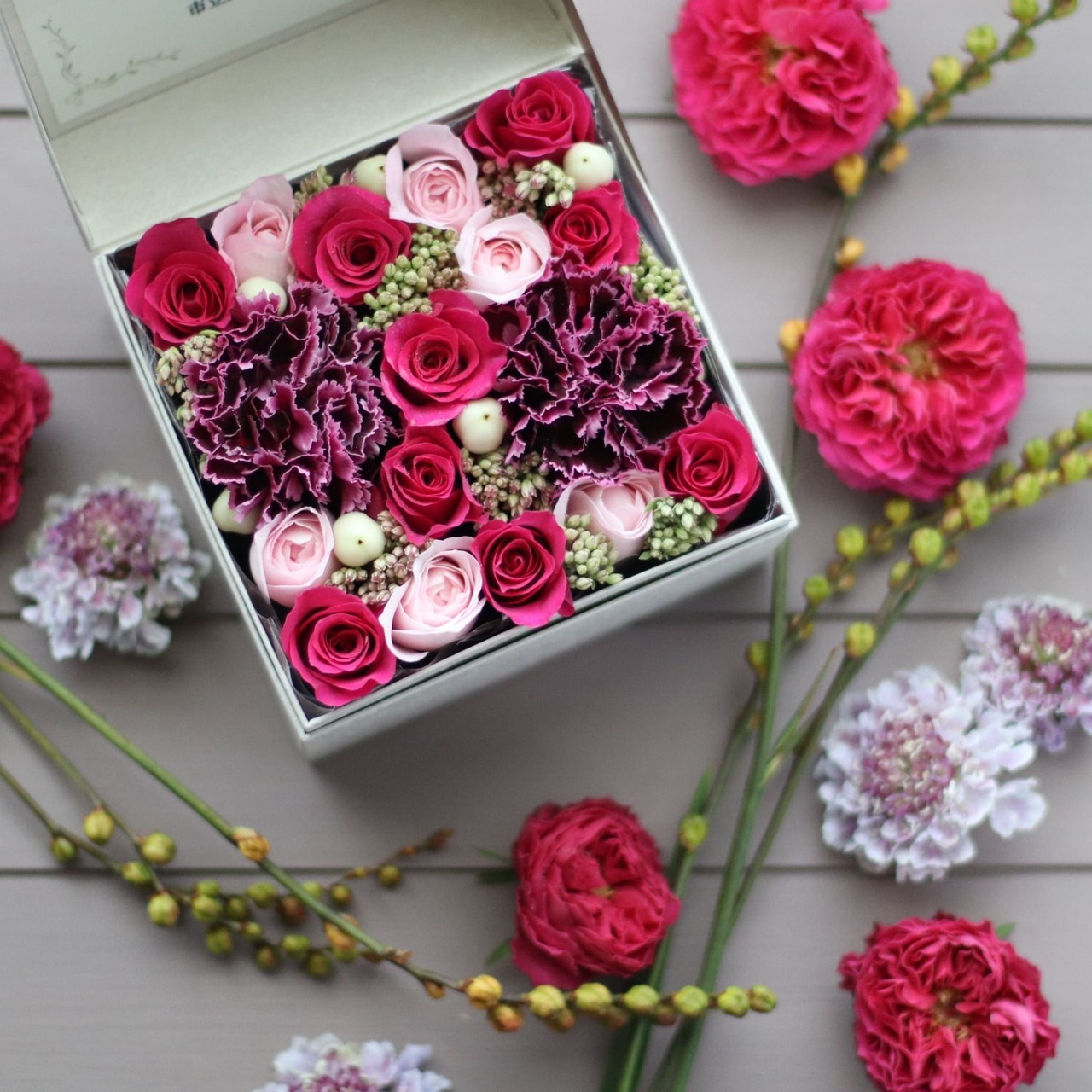 ボックスフラワー電報 季節のピンク系の花でおまかせ レペトワールオンラインフラワーズ ボックスフラワー電報 季節のピンク系の花でおまかせ レペトワールオンラインフラワーズ