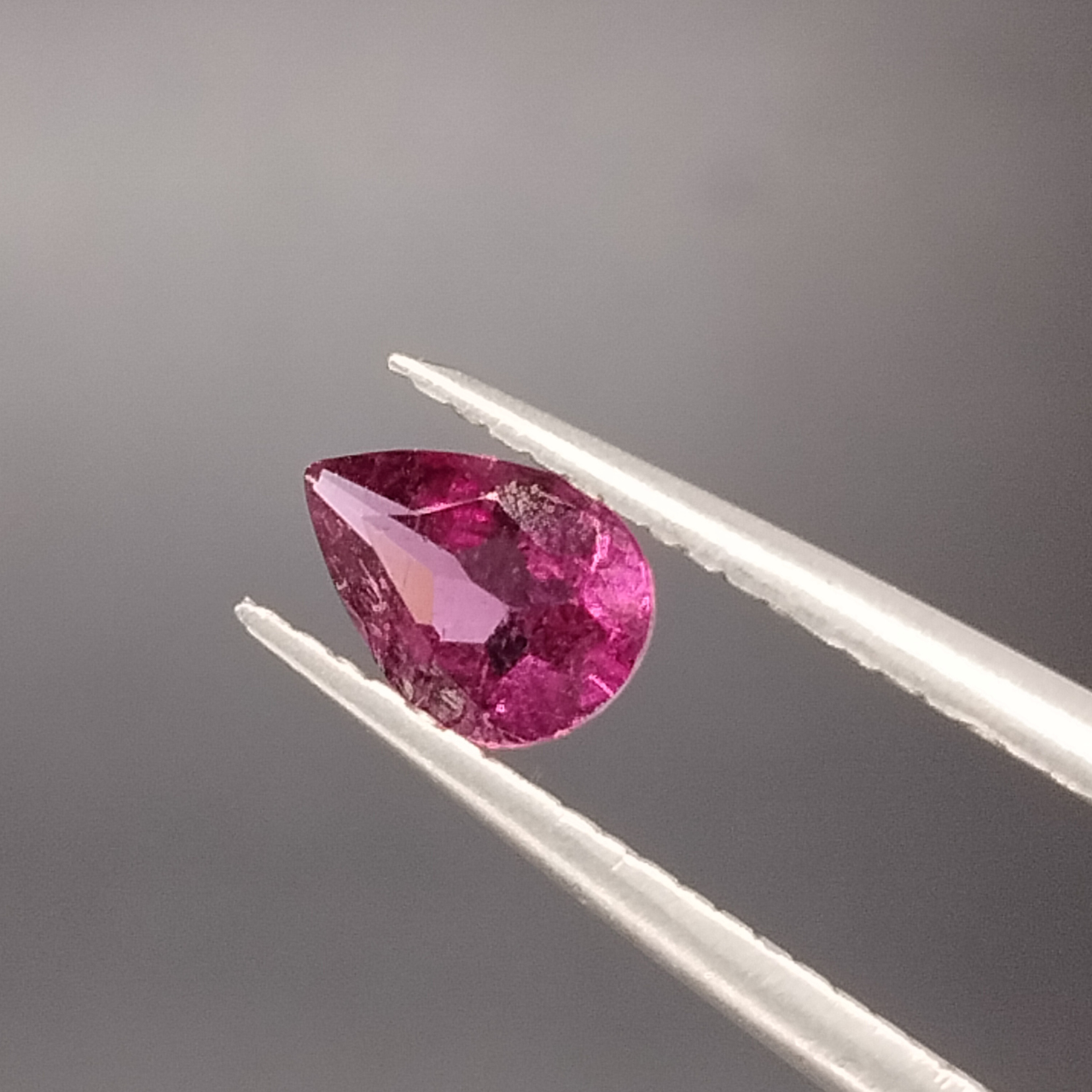 濃いピンクが魅力のトルマリン【0.37ct/5.9×4】