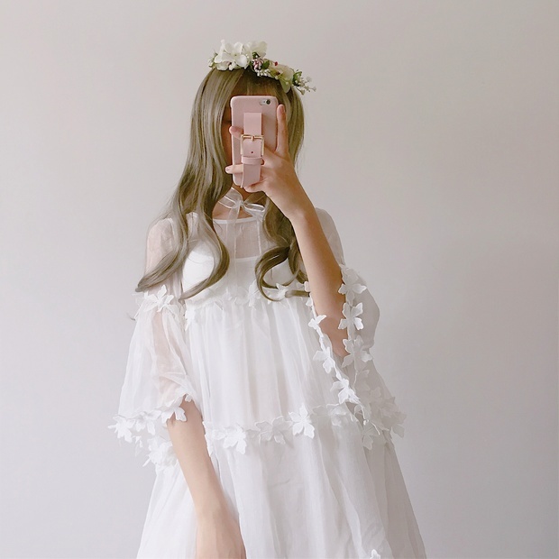 026 立体フラワー付き シースルーワンピ 白ワンピ ホワイト キャミワンピ付き カジュアルドレス 5分袖 ミニ丈 ガーリー シンプル ゆめかわ 春夏 トレンド プチプラ かわいい おしゃれ More Lluze モア ルーゼ