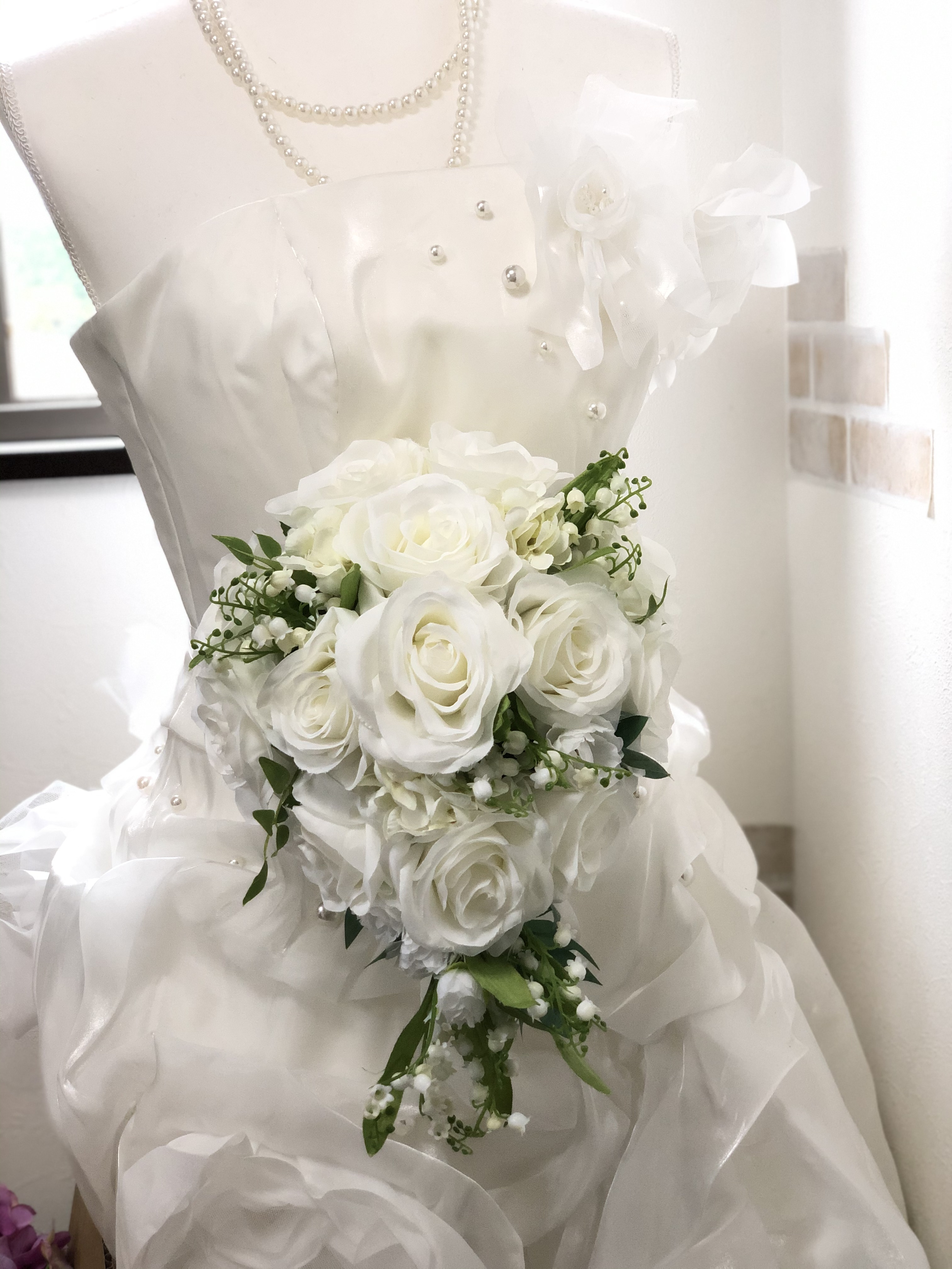 鈴蘭 白バラオーバルブーケ Houkiboshi