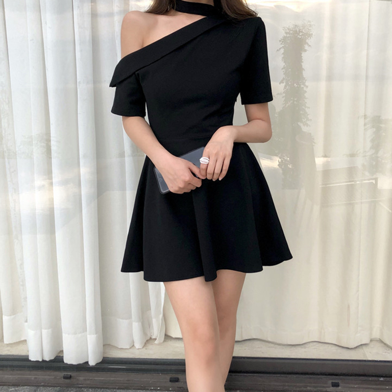 送料無料 ワンショルダー ミニワンピース Aライン 半袖 チョーカー ハイウエスト ショート丈 可愛い お洒落 セクシー オルチャン 韓国 デイリー パーティー 女子会 二次会 お呼ばれ ブラック 黒 Dr 042hm ワンピースコーデのお店 Flower Silhouette