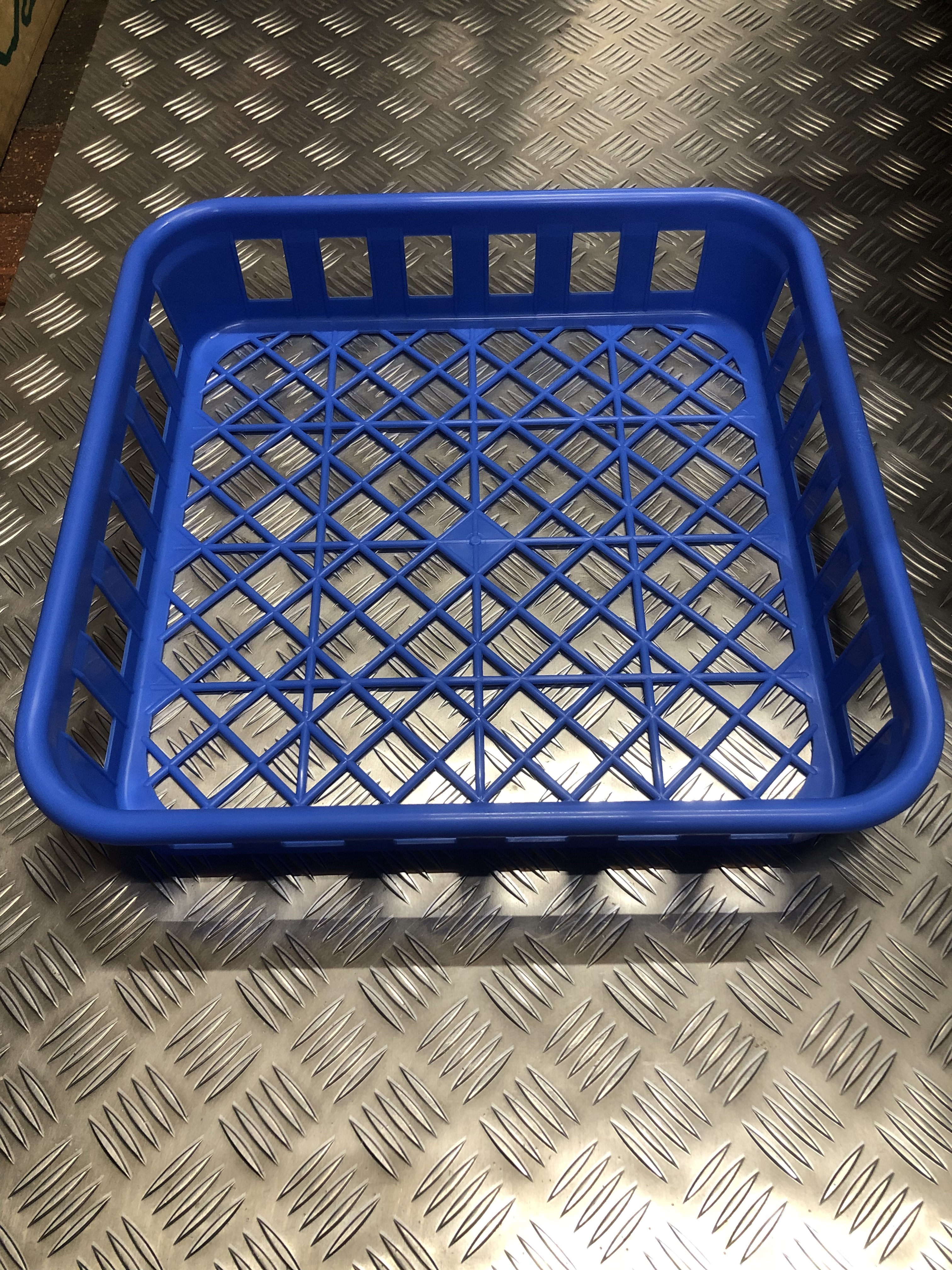 菌糸瓶 収納ラック 1400ccの菌糸瓶が9本収納できます クワガタ研究所