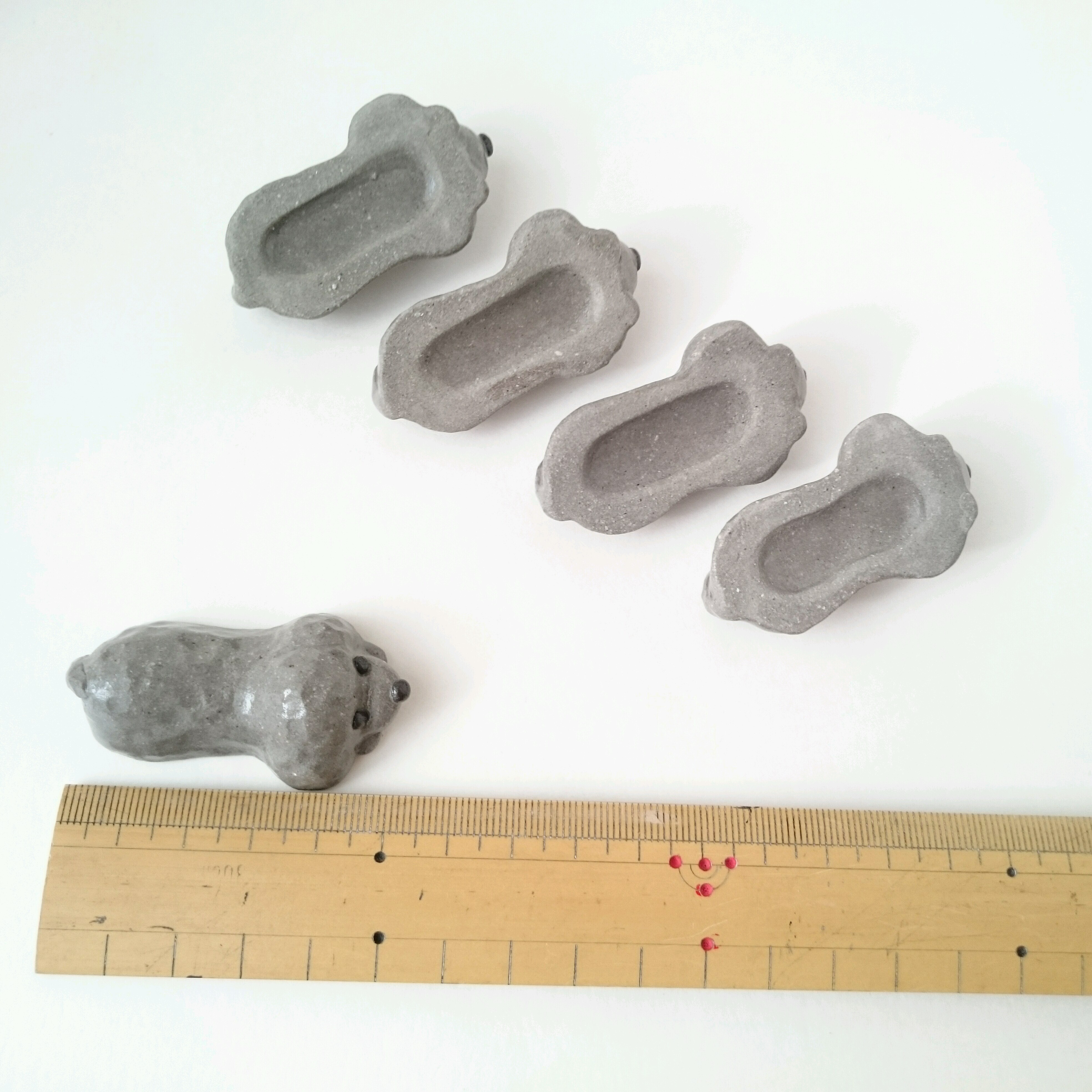 トイプードルの箸置き シルバー 陶器のことり トイプードルの箸置き シルバー 陶器のことり