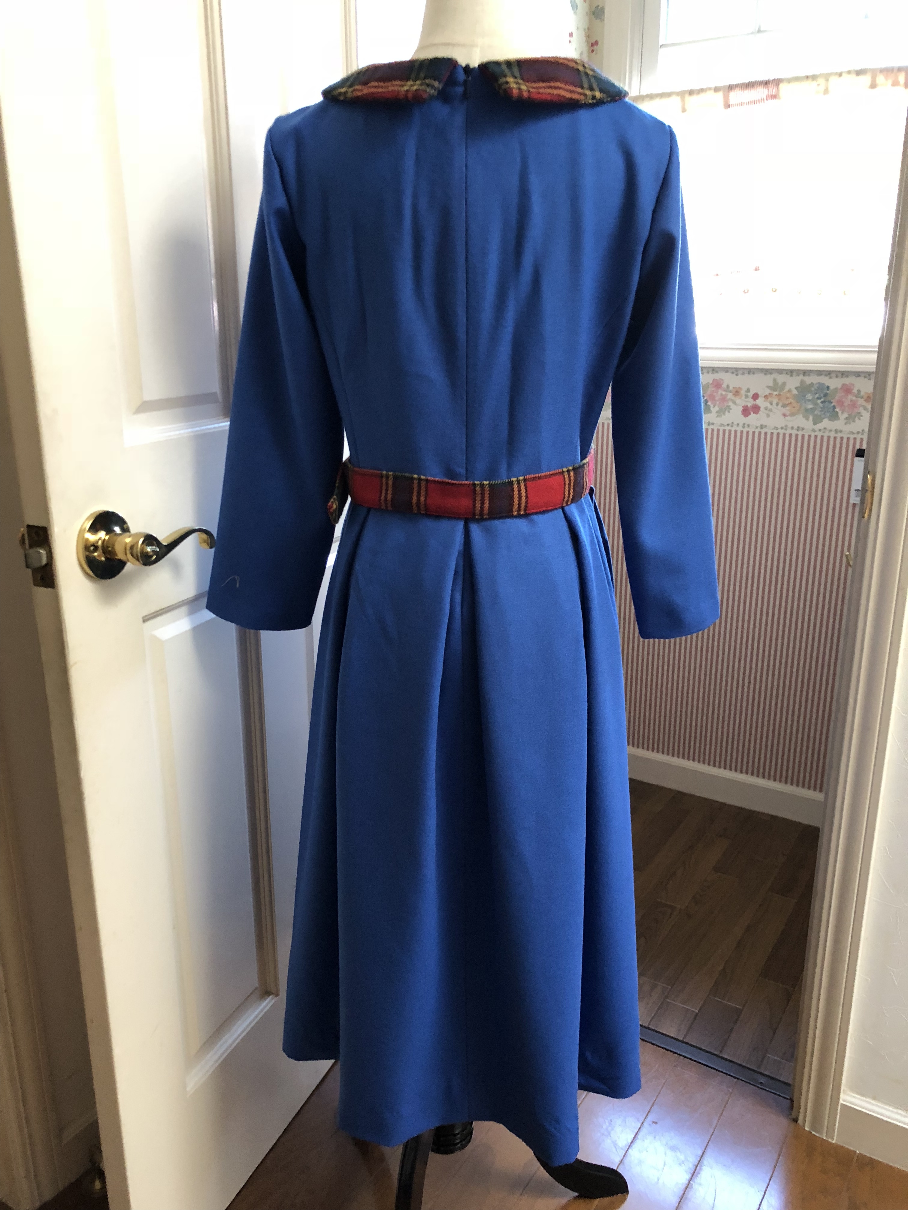 レトロなワンピース Commeunefleur コムユンヌフルール パリ 大人可愛い服 パーソナルカラー 骨格診断 パリスタイル